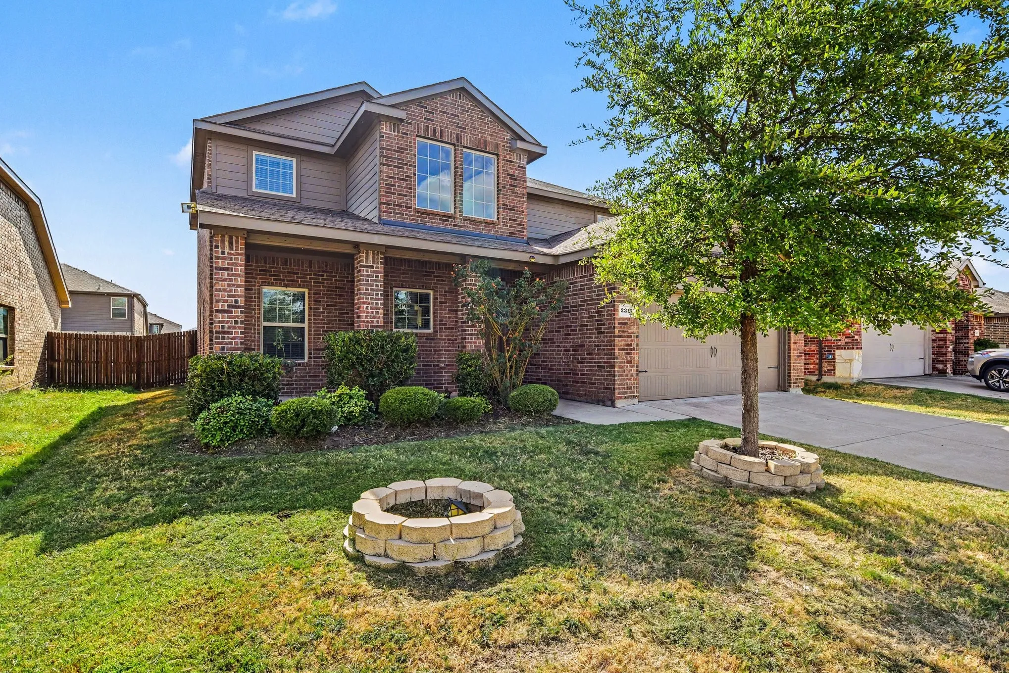 Single Family Residence For Sale in Kaufman County , 2315 Julia Lane, Forney, Texas 75126, 5 Bedroom, 3 Bathroom, 2 Garage spaces, 2,671 Sqft, built in 2018, mls#21389118, Real Estate Agent in Forney, Homes For Sale in Kaufman county, Homes For Sale in Forney, Realtor in Forney Texas, Real Estate Brokerage Independent Realty Texas, Luminita Cordes Realtor