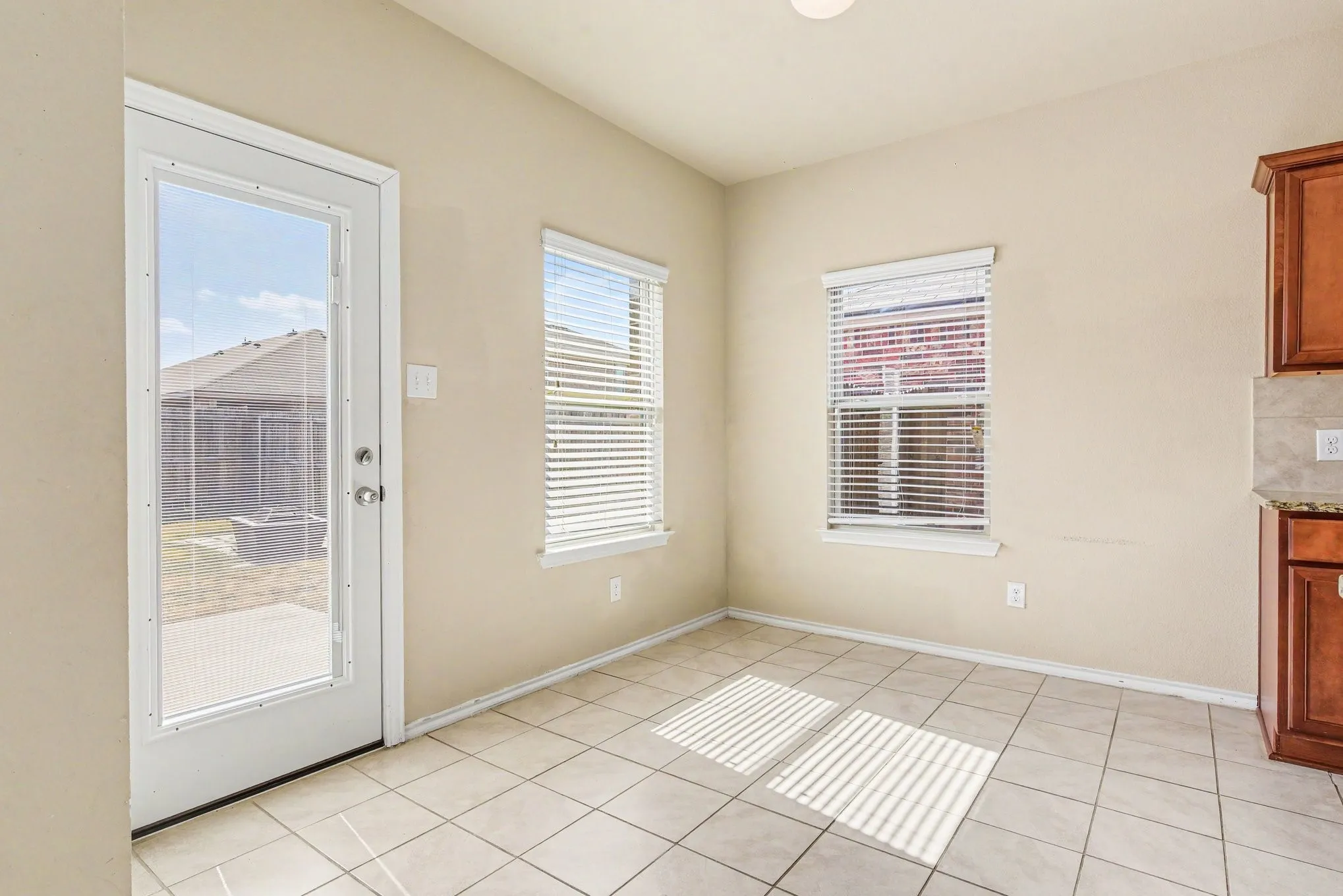 Single Family Residence For Sale in Kaufman County , 2315 Julia Lane, Forney, Texas 75126, 5 Bedroom, 3 Bathroom, 2 Garage spaces, 2,671 Sqft, built in 2018, mls#21389118, Real Estate Agent in Forney, Homes For Sale in Kaufman county, Homes For Sale in Forney, Realtor in Forney Texas, Real Estate Brokerage Independent Realty Texas, Luminita Cordes Realtor