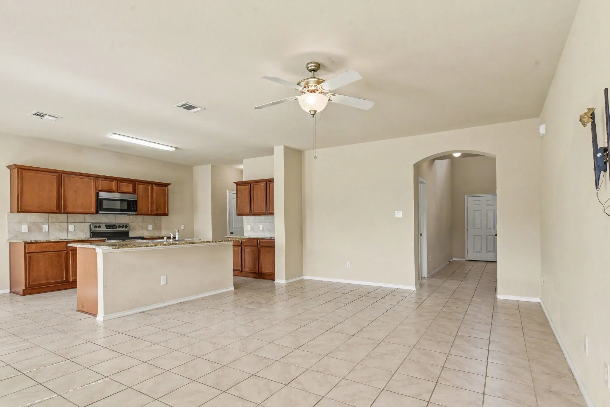 Single Family Residence For Sale in Kaufman County , 2315 Julia Lane, Forney, Texas 75126, 5 Bedroom, 3 Bathroom, 2 Garage spaces, 2,671 Sqft, built in 2018, mls#21389118, Real Estate Agent in Forney, Homes For Sale in Kaufman county, Homes For Sale in Forney, Realtor in Forney Texas, Real Estate Brokerage Independent Realty Texas, Luminita Cordes Realtor