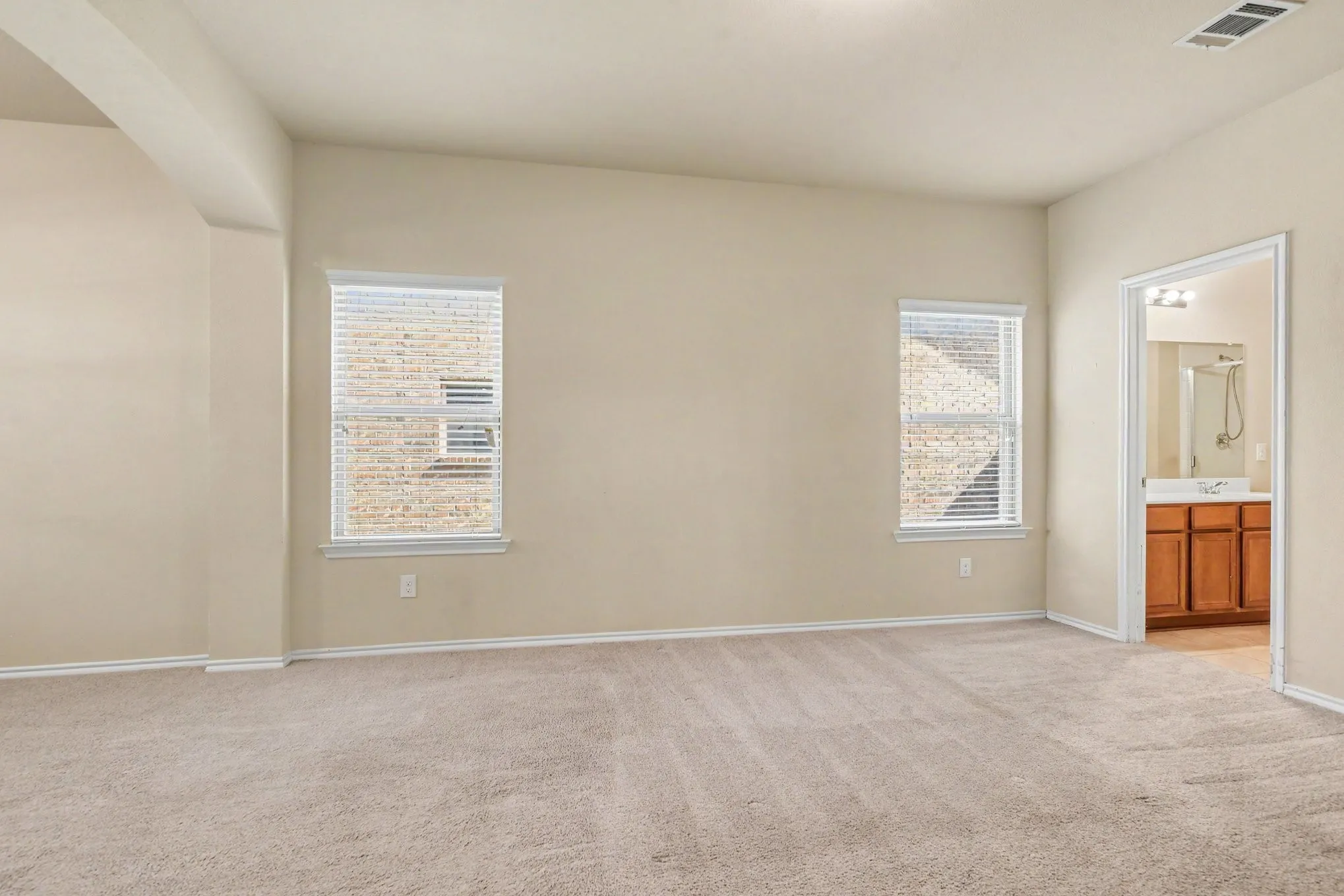Single Family Residence For Sale in Kaufman County , 2315 Julia Lane, Forney, Texas 75126, 5 Bedroom, 3 Bathroom, 2 Garage spaces, 2,671 Sqft, built in 2018, mls#21389118, Real Estate Agent in Forney, Homes For Sale in Kaufman county, Homes For Sale in Forney, Realtor in Forney Texas, Real Estate Brokerage Independent Realty Texas, Luminita Cordes Realtor