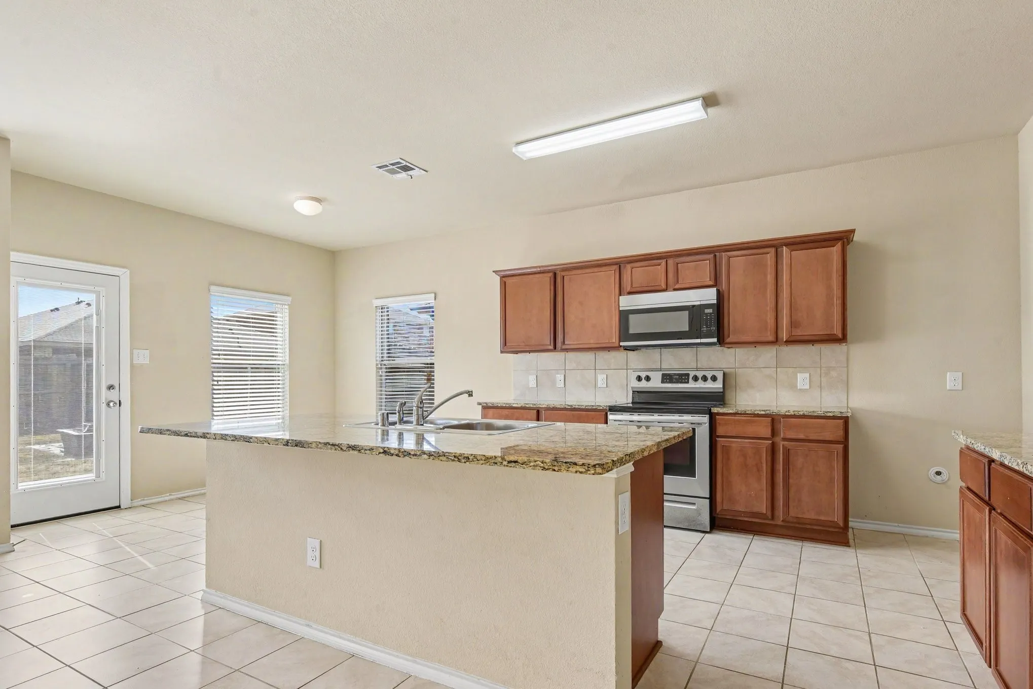 Single Family Residence For Sale in Kaufman County , 2315 Julia Lane, Forney, Texas 75126, 5 Bedroom, 3 Bathroom, 2 Garage spaces, 2,671 Sqft, built in 2018, mls#21389118, Real Estate Agent in Forney, Homes For Sale in Kaufman county, Homes For Sale in Forney, Realtor in Forney Texas, Real Estate Brokerage Independent Realty Texas, Luminita Cordes Realtor