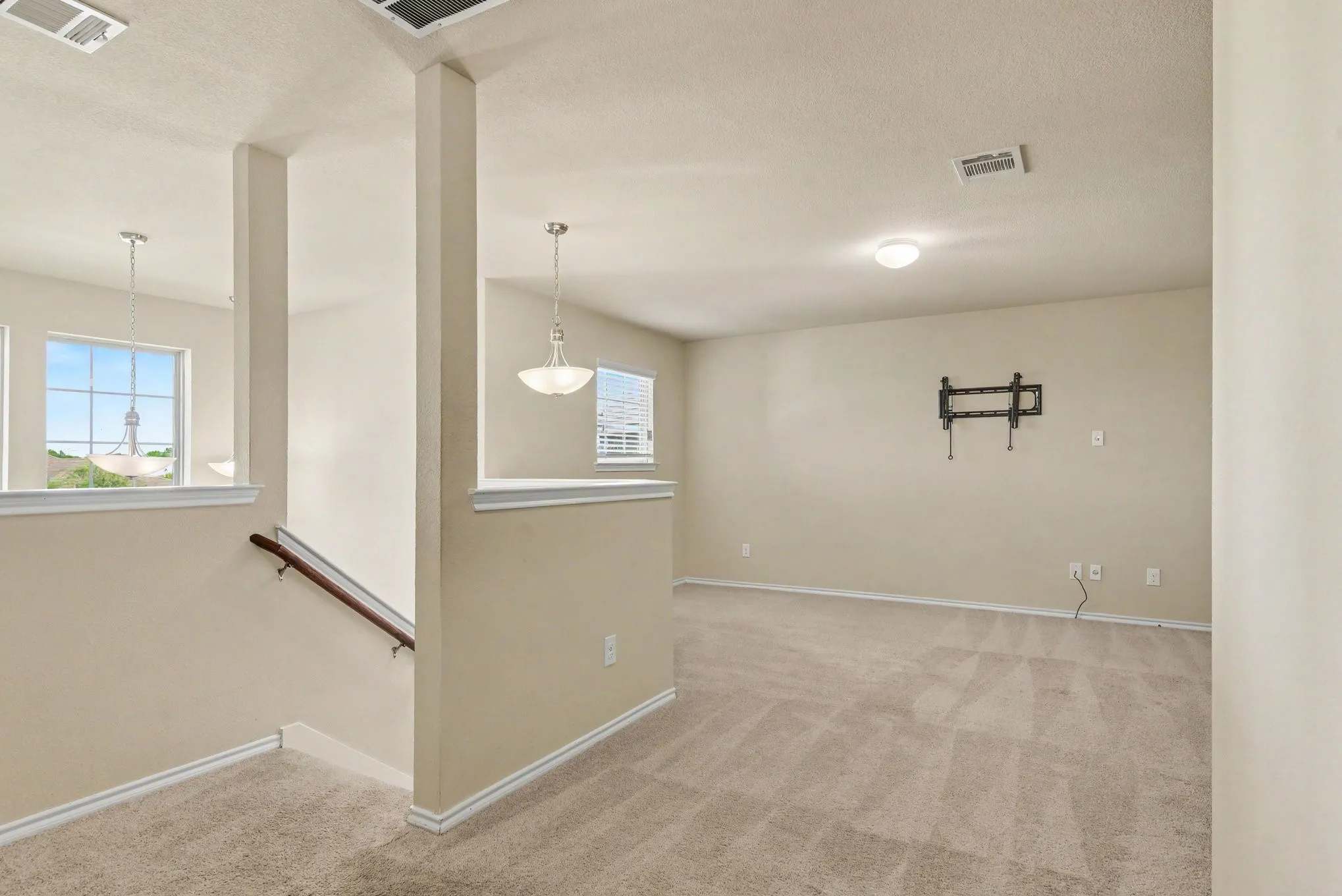 Single Family Residence For Sale in Kaufman County , 2315 Julia Lane, Forney, Texas 75126, 5 Bedroom, 3 Bathroom, 2 Garage spaces, 2,671 Sqft, built in 2018, mls#21389118, Real Estate Agent in Forney, Homes For Sale in Kaufman county, Homes For Sale in Forney, Realtor in Forney Texas, Real Estate Brokerage Independent Realty Texas, Luminita Cordes Realtor