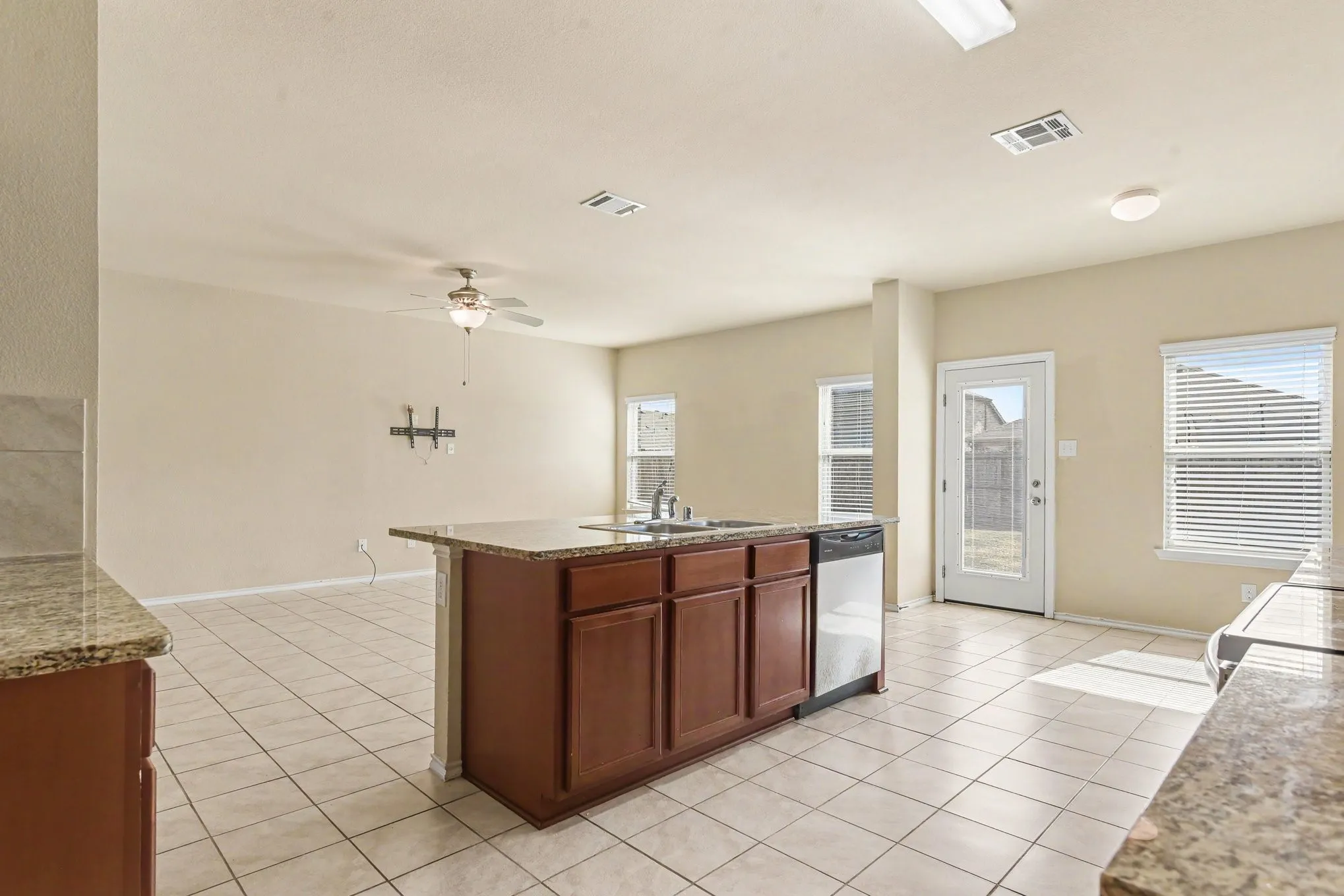 Single Family Residence For Sale in Kaufman County , 2315 Julia Lane, Forney, Texas 75126, 5 Bedroom, 3 Bathroom, 2 Garage spaces, 2,671 Sqft, built in 2018, mls#21389118, Real Estate Agent in Forney, Homes For Sale in Kaufman county, Homes For Sale in Forney, Realtor in Forney Texas, Real Estate Brokerage Independent Realty Texas, Luminita Cordes Realtor