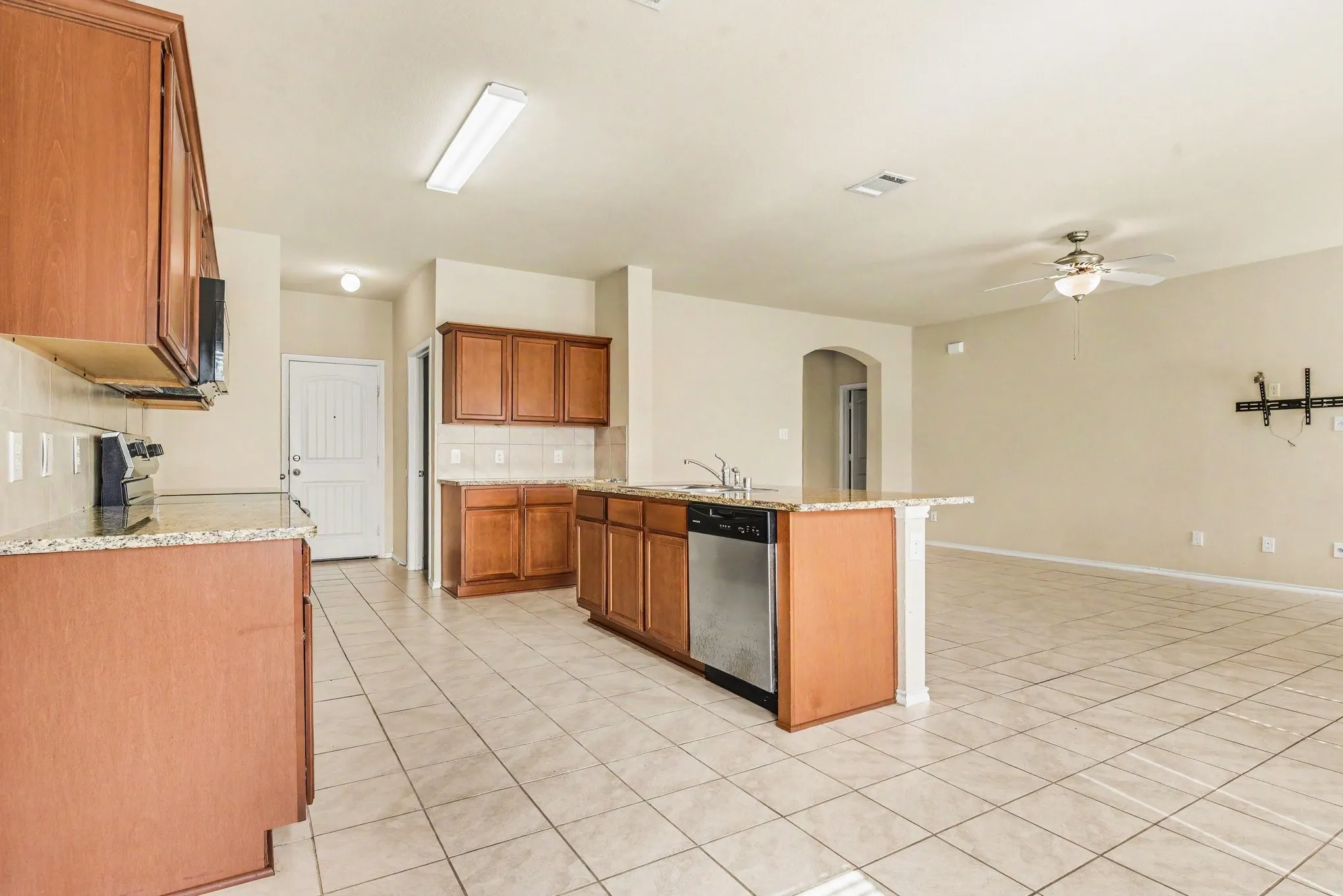 Single Family Residence For Sale in Kaufman County , 2315 Julia Lane, Forney, Texas 75126, 5 Bedroom, 3 Bathroom, 2 Garage spaces, 2,671 Sqft, built in 2018, mls#21389118, Real Estate Agent in Forney, Homes For Sale in Kaufman county, Homes For Sale in Forney, Realtor in Forney Texas, Real Estate Brokerage Independent Realty Texas, Luminita Cordes Realtor