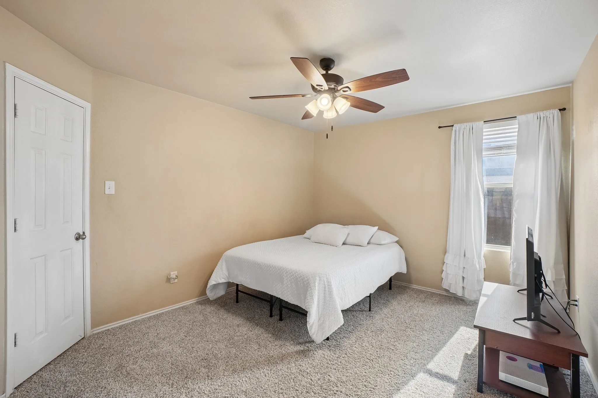 Single Family Residence For Sale in Denton County , 5530 Exeter Drive, Prosper, Texas 75078, 3 Bedroom, 2 Bathroom, 2 Garage spaces, 1,554 Sqft, built in 2008, mls#21385332, Real Estate Agent in Prosper, Homes For Sale in Denton county, Homes For Sale in Prosper, Realtor in Prosper Texas, Real Estate Brokerage Independent Realty Texas, Luminita Cordes Realtor