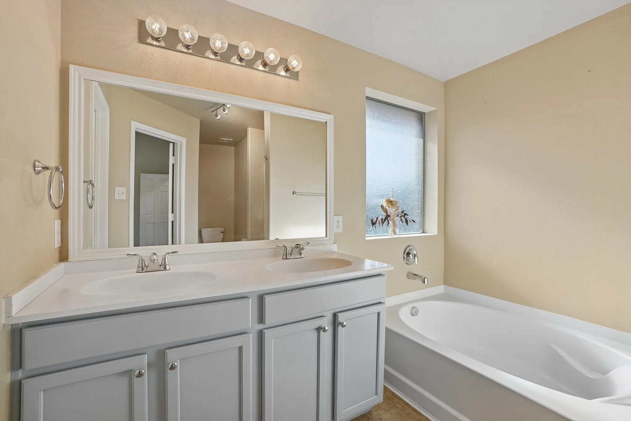 Single Family Residence For Sale in Denton County , 5530 Exeter Drive, Prosper, Texas 75078, 3 Bedroom, 2 Bathroom, 2 Garage spaces, 1,554 Sqft, built in 2008, mls#21385332, Real Estate Agent in Prosper, Homes For Sale in Denton county, Homes For Sale in Prosper, Realtor in Prosper Texas, Real Estate Brokerage Independent Realty Texas, Luminita Cordes Realtor