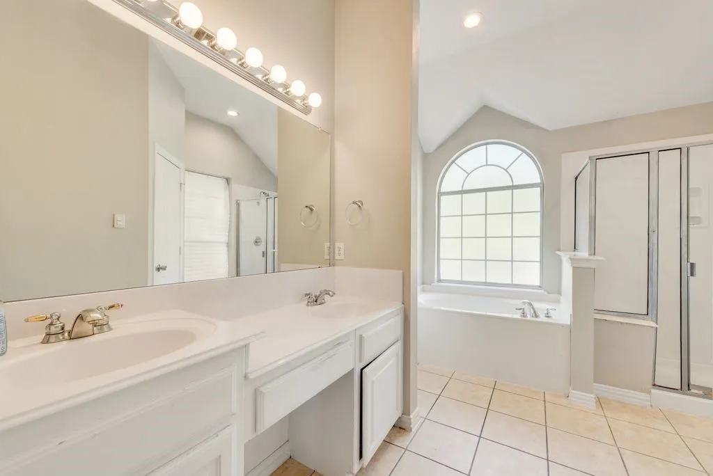 Single Family Residence For Sale in Tarrant County , 2300 Springmere Drive, Arlington, Texas 76012, 4 Bedroom, 3 Bathroom, 2 Garage spaces, 2,404 Sqft, built in 2001, mls#21387398, Real Estate Agent in Arlington, Homes For Sale in Tarrant county, Homes For Sale in Arlington, Realtor in Arlington Texas, Real Estate Brokerage Independent Realty Texas, Luminita Cordes Realtor