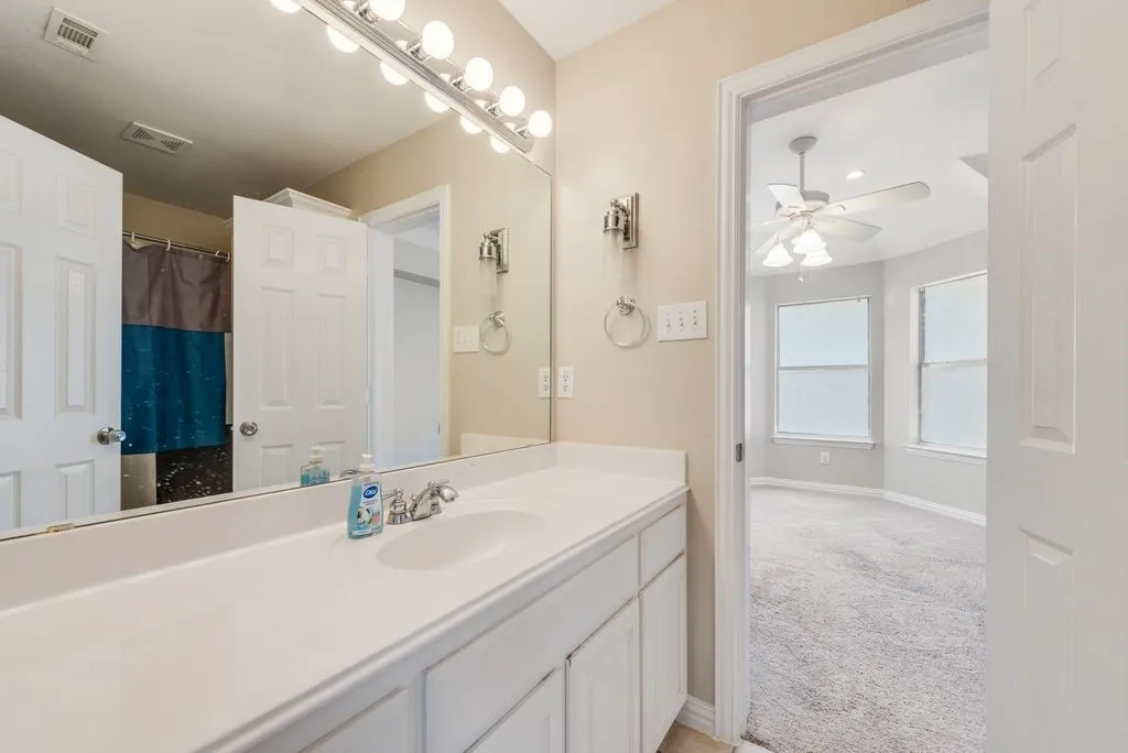 Single Family Residence For Sale in Tarrant County , 2300 Springmere Drive, Arlington, Texas 76012, 4 Bedroom, 3 Bathroom, 2 Garage spaces, 2,404 Sqft, built in 2001, mls#21387398, Real Estate Agent in Arlington, Homes For Sale in Tarrant county, Homes For Sale in Arlington, Realtor in Arlington Texas, Real Estate Brokerage Independent Realty Texas, Luminita Cordes Realtor