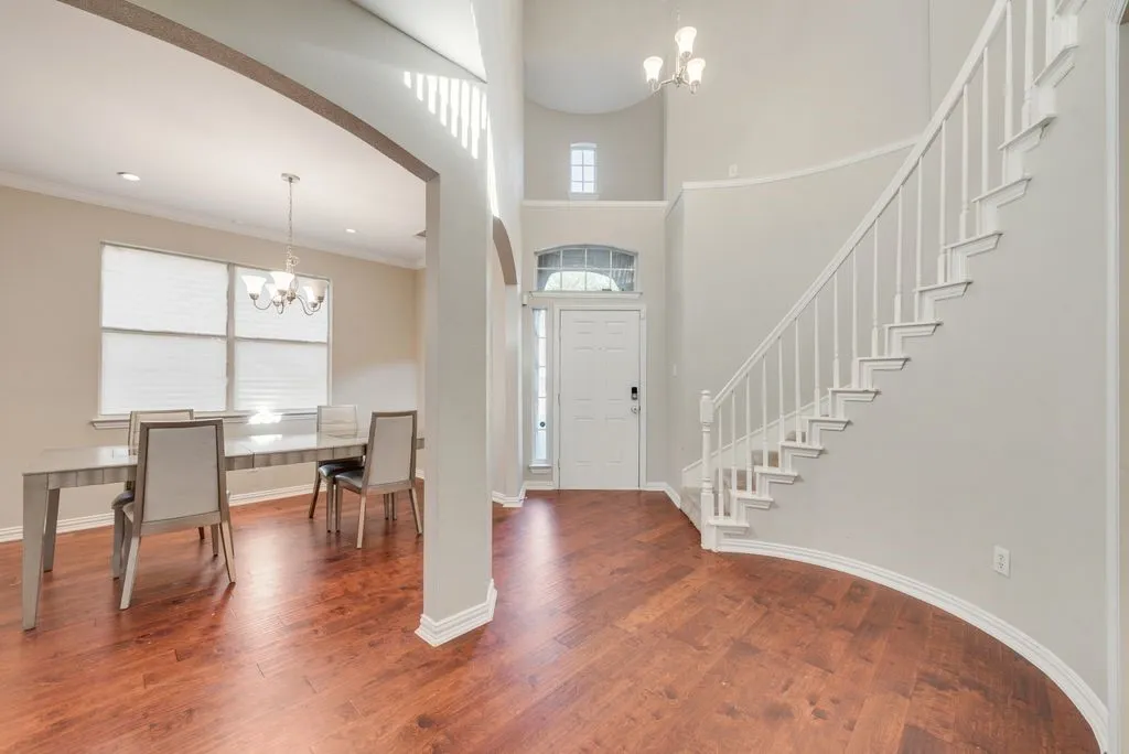 Single Family Residence For Sale in Tarrant County , 2300 Springmere Drive, Arlington, Texas 76012, 4 Bedroom, 3 Bathroom, 2 Garage spaces, 2,404 Sqft, built in 2001, mls#21387398, Real Estate Agent in Arlington, Homes For Sale in Tarrant county, Homes For Sale in Arlington, Realtor in Arlington Texas, Real Estate Brokerage Independent Realty Texas, Luminita Cordes Realtor