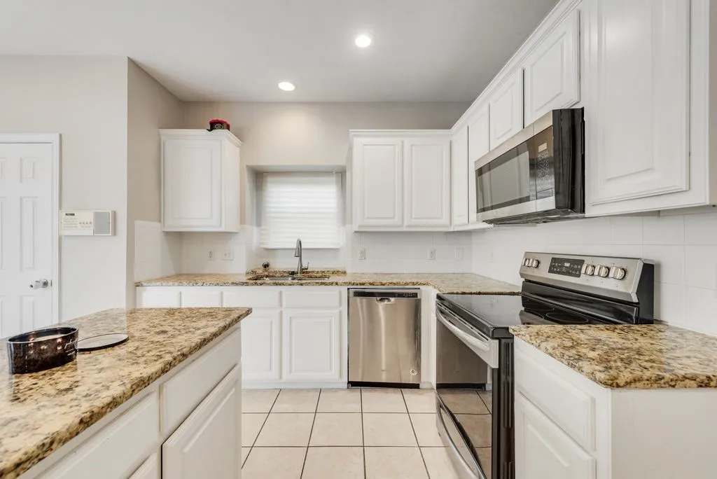 Single Family Residence For Sale in Tarrant County , 2300 Springmere Drive, Arlington, Texas 76012, 4 Bedroom, 3 Bathroom, 2 Garage spaces, 2,404 Sqft, built in 2001, mls#21387398, Real Estate Agent in Arlington, Homes For Sale in Tarrant county, Homes For Sale in Arlington, Realtor in Arlington Texas, Real Estate Brokerage Independent Realty Texas, Luminita Cordes Realtor