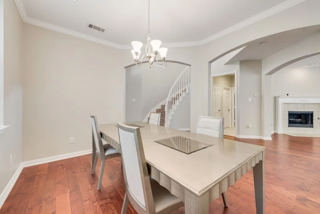 Single Family Residence For Sale in Tarrant County , 2300 Springmere Drive, Arlington, Texas 76012, 4 Bedroom, 3 Bathroom, 2 Garage spaces, 2,404 Sqft, built in 2001, mls#21387398, Real Estate Agent in Arlington, Homes For Sale in Tarrant county, Homes For Sale in Arlington, Realtor in Arlington Texas, Real Estate Brokerage Independent Realty Texas, Luminita Cordes Realtor