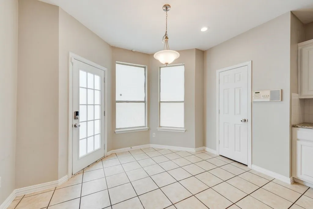 Single Family Residence For Sale in Tarrant County , 2300 Springmere Drive, Arlington, Texas 76012, 4 Bedroom, 3 Bathroom, 2 Garage spaces, 2,404 Sqft, built in 2001, mls#21387398, Real Estate Agent in Arlington, Homes For Sale in Tarrant county, Homes For Sale in Arlington, Realtor in Arlington Texas, Real Estate Brokerage Independent Realty Texas, Luminita Cordes Realtor
