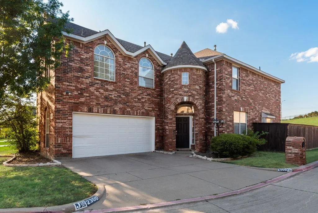 Single Family Residence For Sale in Tarrant County , 2300 Springmere Drive, Arlington, Texas 76012, 4 Bedroom, 3 Bathroom, 2 Garage spaces, 2,404 Sqft, built in 2001, mls#21387398, Real Estate Agent in Arlington, Homes For Sale in Tarrant county, Homes For Sale in Arlington, Realtor in Arlington Texas, Real Estate Brokerage Independent Realty Texas, Luminita Cordes Realtor