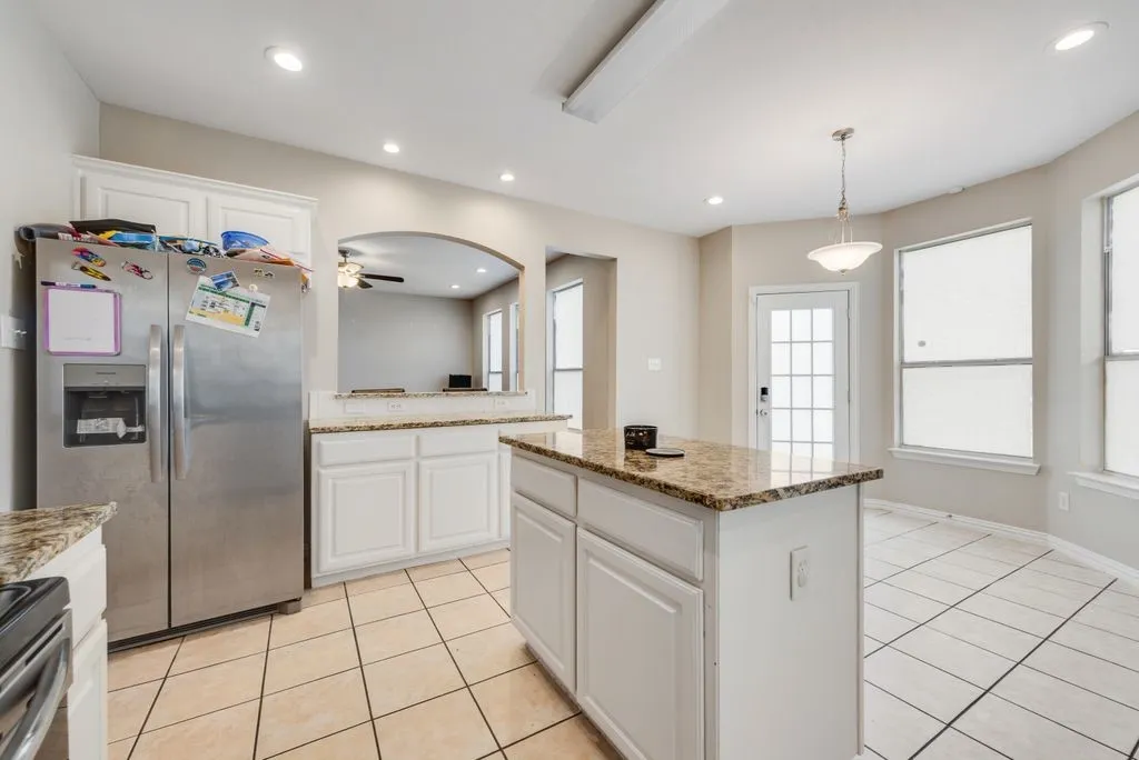 Single Family Residence For Sale in Tarrant County , 2300 Springmere Drive, Arlington, Texas 76012, 4 Bedroom, 3 Bathroom, 2 Garage spaces, 2,404 Sqft, built in 2001, mls#21387398, Real Estate Agent in Arlington, Homes For Sale in Tarrant county, Homes For Sale in Arlington, Realtor in Arlington Texas, Real Estate Brokerage Independent Realty Texas, Luminita Cordes Realtor