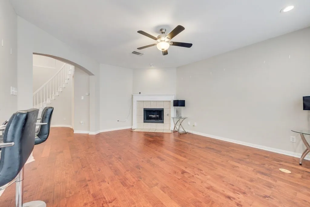 Single Family Residence For Sale in Tarrant County , 2300 Springmere Drive, Arlington, Texas 76012, 4 Bedroom, 3 Bathroom, 2 Garage spaces, 2,404 Sqft, built in 2001, mls#21387398, Real Estate Agent in Arlington, Homes For Sale in Tarrant county, Homes For Sale in Arlington, Realtor in Arlington Texas, Real Estate Brokerage Independent Realty Texas, Luminita Cordes Realtor