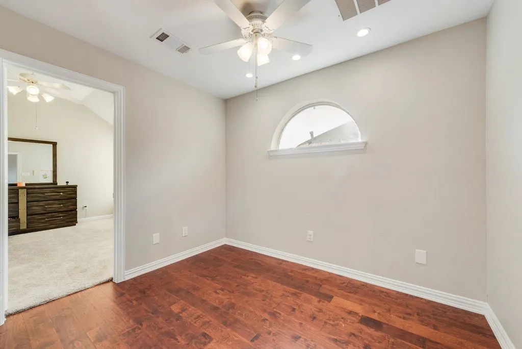 Single Family Residence For Sale in Tarrant County , 2300 Springmere Drive, Arlington, Texas 76012, 4 Bedroom, 3 Bathroom, 2 Garage spaces, 2,404 Sqft, built in 2001, mls#21387398, Real Estate Agent in Arlington, Homes For Sale in Tarrant county, Homes For Sale in Arlington, Realtor in Arlington Texas, Real Estate Brokerage Independent Realty Texas, Luminita Cordes Realtor