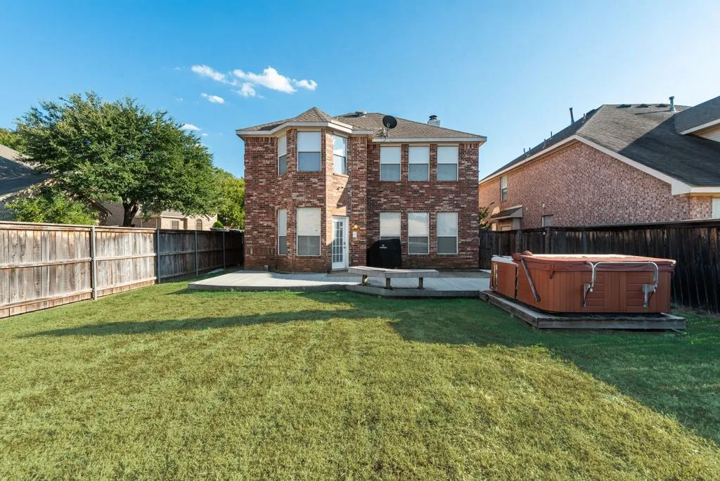 Single Family Residence For Sale in Tarrant County , 2300 Springmere Drive, Arlington, Texas 76012, 4 Bedroom, 3 Bathroom, 2 Garage spaces, 2,404 Sqft, built in 2001, mls#21387398, Real Estate Agent in Arlington, Homes For Sale in Tarrant county, Homes For Sale in Arlington, Realtor in Arlington Texas, Real Estate Brokerage Independent Realty Texas, Luminita Cordes Realtor