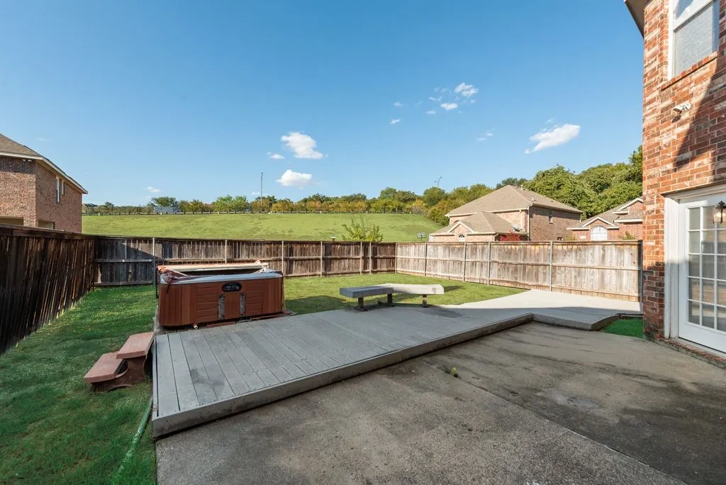 Single Family Residence For Sale in Tarrant County , 2300 Springmere Drive, Arlington, Texas 76012, 4 Bedroom, 3 Bathroom, 2 Garage spaces, 2,404 Sqft, built in 2001, mls#21387398, Real Estate Agent in Arlington, Homes For Sale in Tarrant county, Homes For Sale in Arlington, Realtor in Arlington Texas, Real Estate Brokerage Independent Realty Texas, Luminita Cordes Realtor