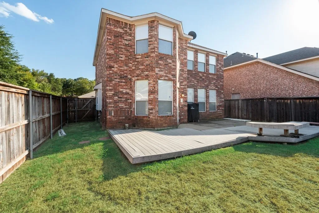 Single Family Residence For Sale in Tarrant County , 2300 Springmere Drive, Arlington, Texas 76012, 4 Bedroom, 3 Bathroom, 2 Garage spaces, 2,404 Sqft, built in 2001, mls#21387398, Real Estate Agent in Arlington, Homes For Sale in Tarrant county, Homes For Sale in Arlington, Realtor in Arlington Texas, Real Estate Brokerage Independent Realty Texas, Luminita Cordes Realtor