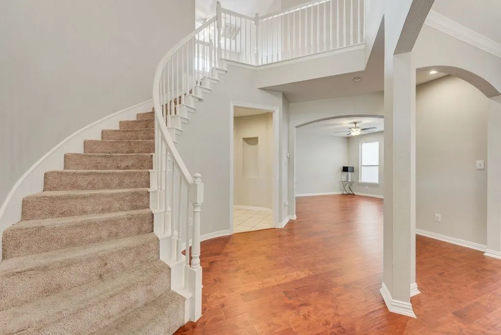 Single Family Residence For Sale in Tarrant County , 2300 Springmere Drive, Arlington, Texas 76012, 4 Bedroom, 3 Bathroom, 2 Garage spaces, 2,404 Sqft, built in 2001, mls#21387398, Real Estate Agent in Arlington, Homes For Sale in Tarrant county, Homes For Sale in Arlington, Realtor in Arlington Texas, Real Estate Brokerage Independent Realty Texas, Luminita Cordes Realtor