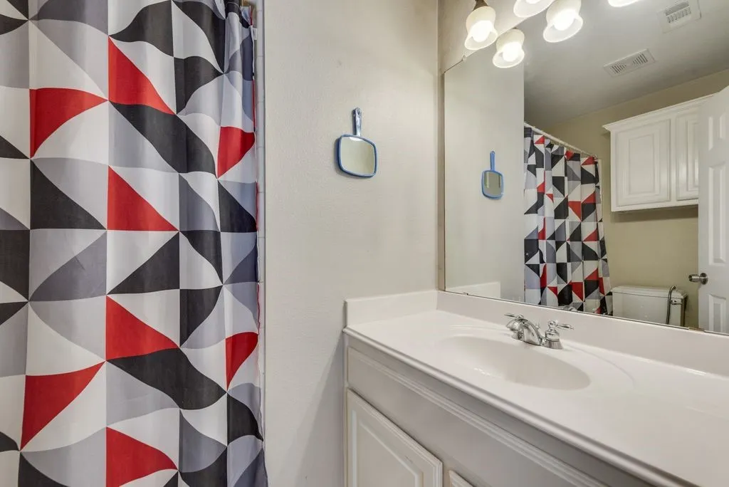 Single Family Residence For Sale in Tarrant County , 2300 Springmere Drive, Arlington, Texas 76012, 4 Bedroom, 3 Bathroom, 2 Garage spaces, 2,404 Sqft, built in 2001, mls#21387398, Real Estate Agent in Arlington, Homes For Sale in Tarrant county, Homes For Sale in Arlington, Realtor in Arlington Texas, Real Estate Brokerage Independent Realty Texas, Luminita Cordes Realtor