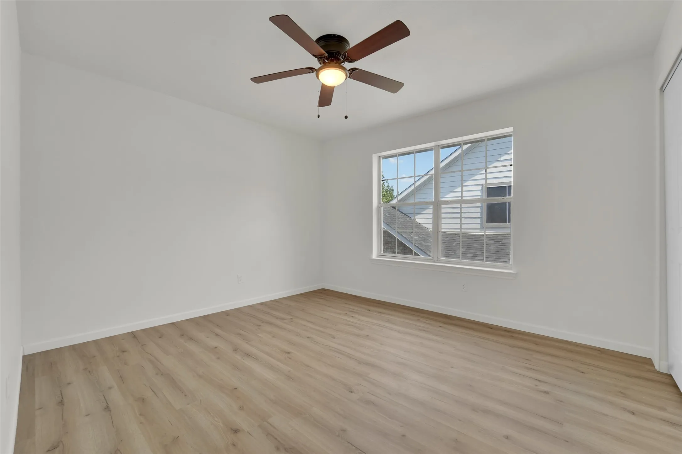 Single Family Residence For Sale in Dallas County , 8316 Autumncrest Court, Dallas, Texas 75249, 4 Bedroom, 3 Bathroom, 2 Garage spaces, 2,201 Sqft, built in 1989, mls#21385366, Real Estate Agent in Dallas, Homes For Sale in Dallas county, Homes For Sale in Dallas, Realtor in Dallas Texas, Real Estate Brokerage Independent Realty Texas, Luminita Cordes Realtor
