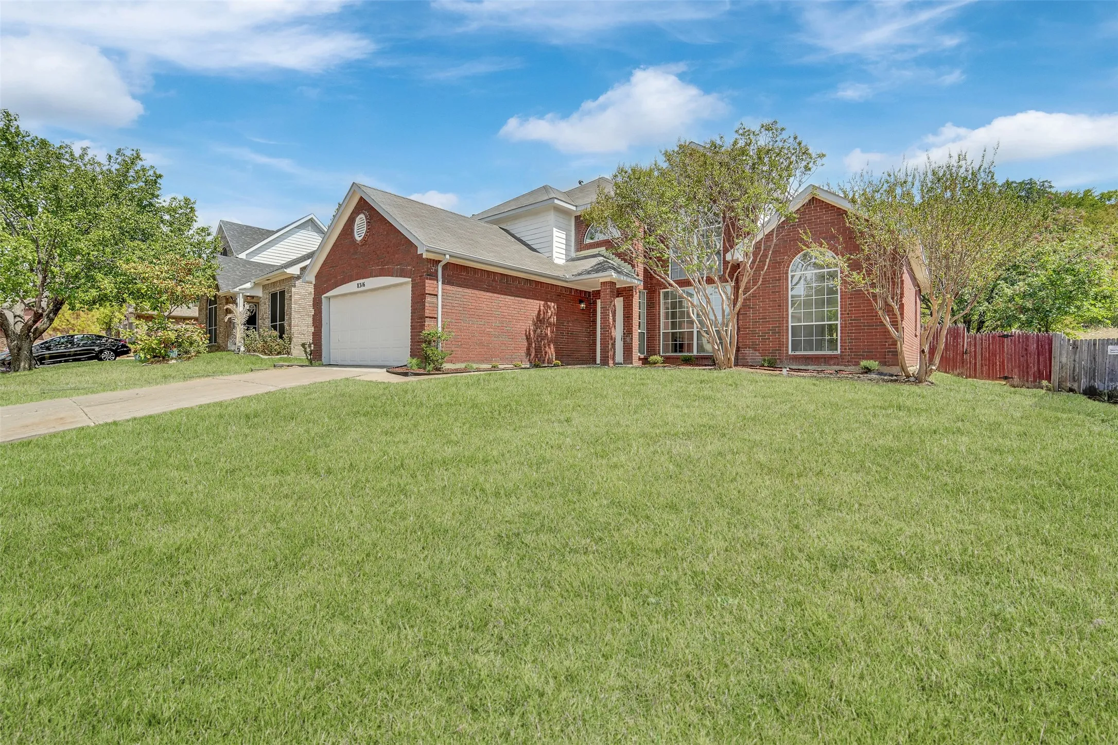 Single Family Residence For Sale in Dallas County , 8316 Autumncrest Court, Dallas, Texas 75249, 4 Bedroom, 3 Bathroom, 2 Garage spaces, 2,201 Sqft, built in 1989, mls#21385366, Real Estate Agent in Dallas, Homes For Sale in Dallas county, Homes For Sale in Dallas, Realtor in Dallas Texas, Real Estate Brokerage Independent Realty Texas, Luminita Cordes Realtor