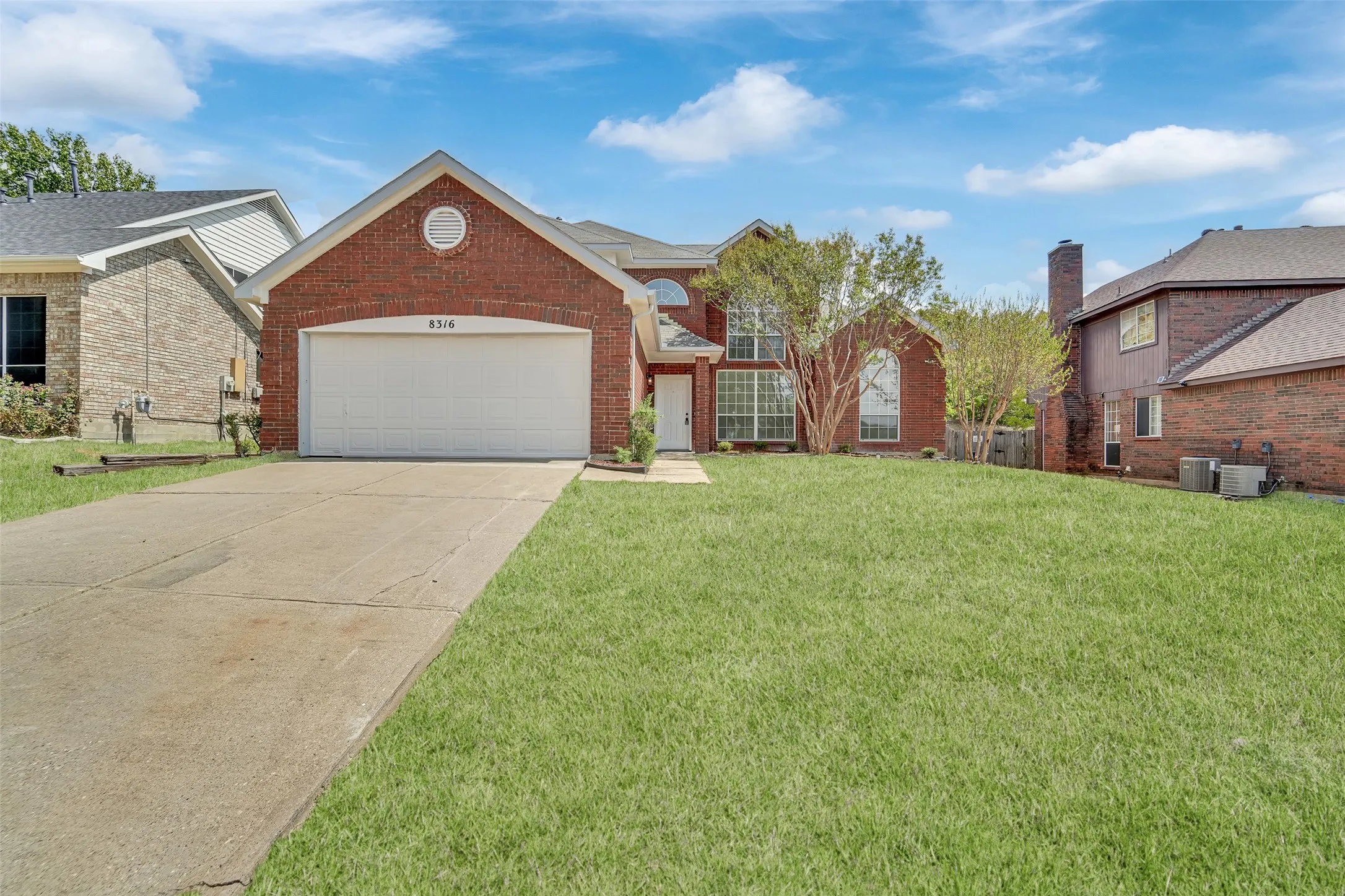 Single Family Residence For Sale in Dallas County , 8316 Autumncrest Court, Dallas, Texas 75249, 4 Bedroom, 3 Bathroom, 2 Garage spaces, 2,201 Sqft, built in 1989, mls#21385366, Real Estate Agent in Dallas, Homes For Sale in Dallas county, Homes For Sale in Dallas, Realtor in Dallas Texas, Real Estate Brokerage Independent Realty Texas, Luminita Cordes Realtor