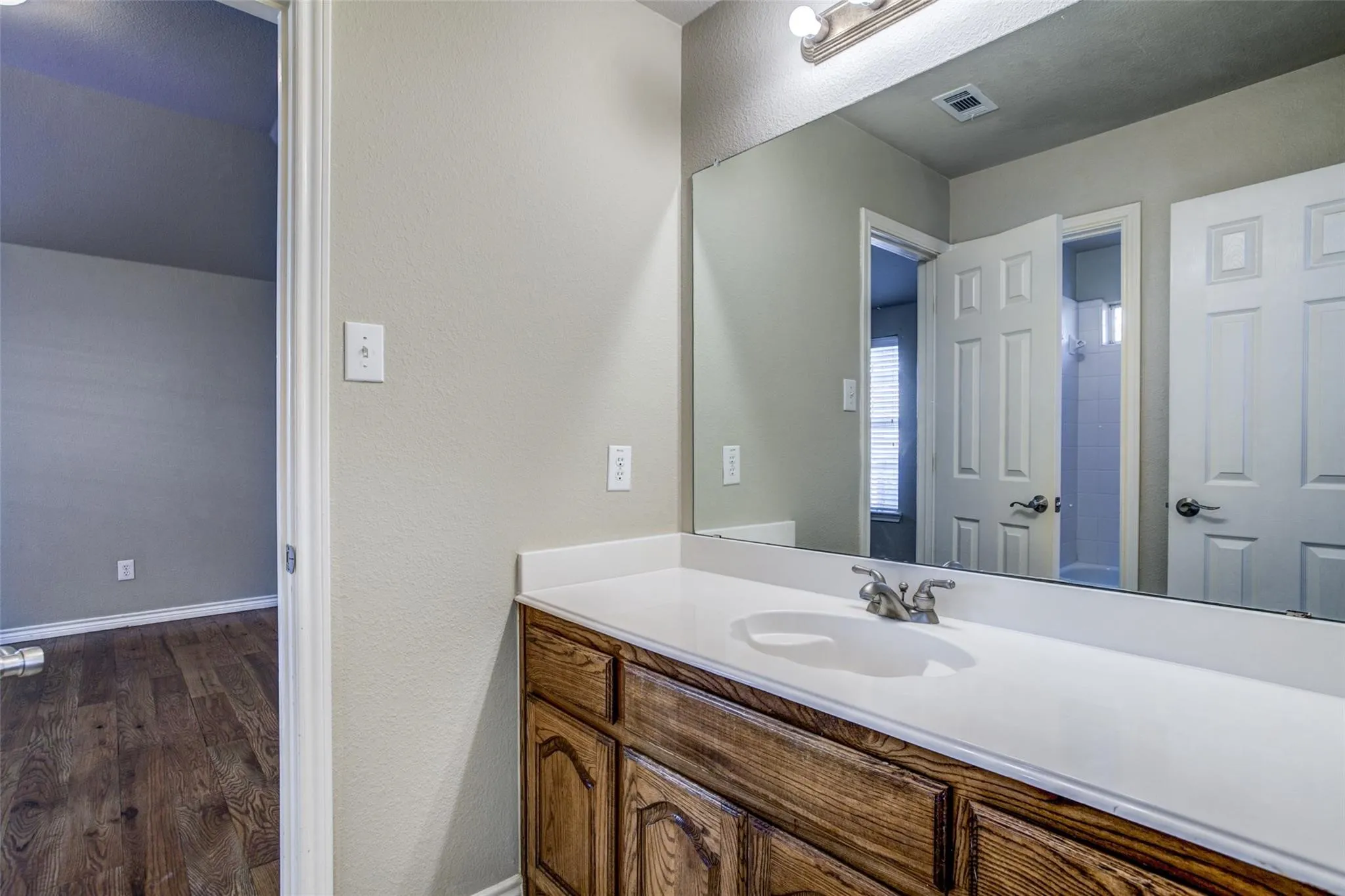 Single Family Residence For Sale in Dallas County , 8406 Royal Montreal Drive, Rowlett, Texas 75089, 5 Bedroom, 4 Bathroom, 2 Garage spaces, 3,214 Sqft, built in 2003, mls#21386703, Real Estate Agent in Rowlett, Homes For Sale in Dallas county, Homes For Sale in Rowlett, Realtor in Rowlett Texas, Real Estate Brokerage Independent Realty Texas, Luminita Cordes Realtor
