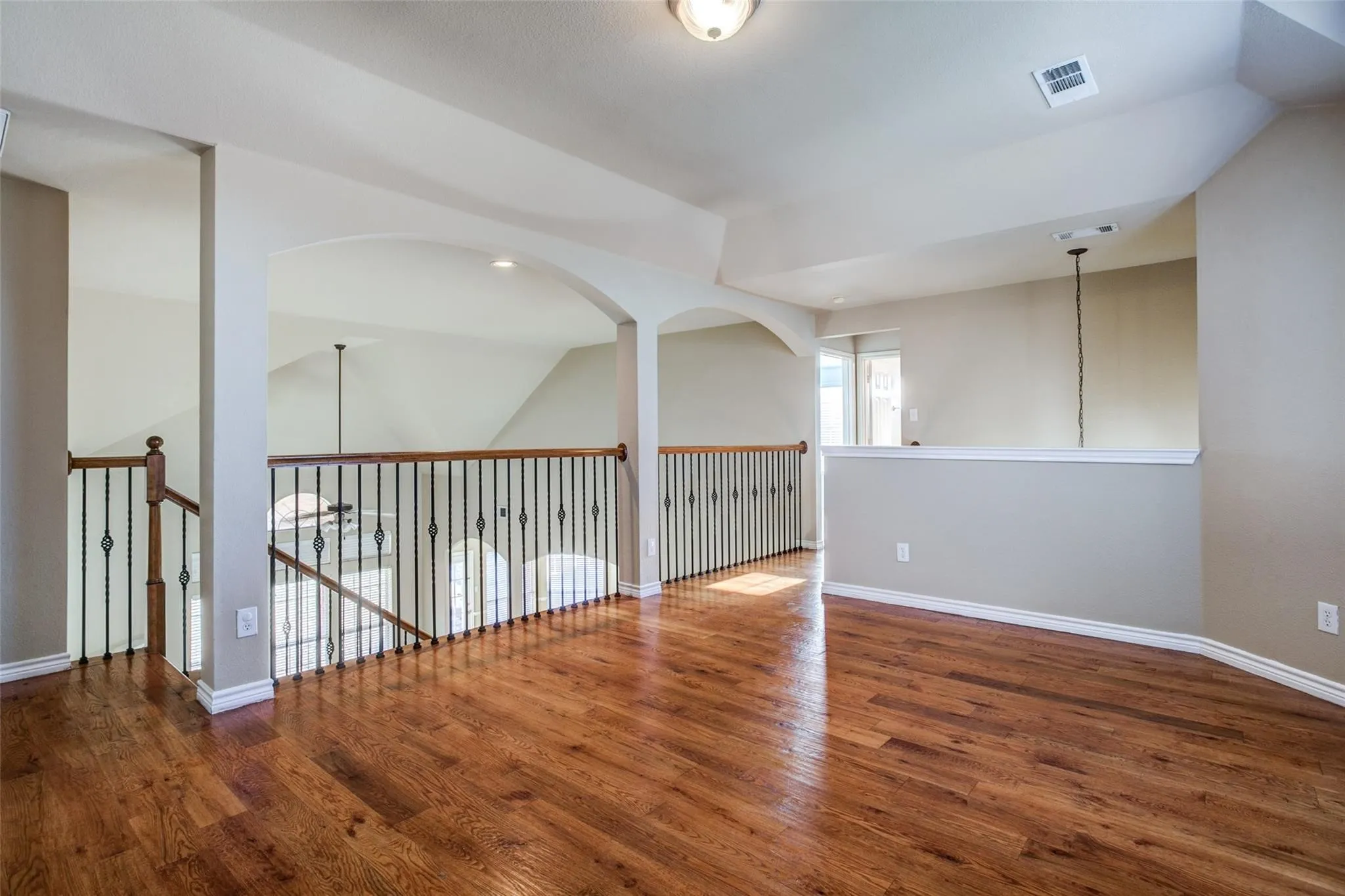 Single Family Residence For Sale in Dallas County , 8406 Royal Montreal Drive, Rowlett, Texas 75089, 5 Bedroom, 4 Bathroom, 2 Garage spaces, 3,214 Sqft, built in 2003, mls#21386703, Real Estate Agent in Rowlett, Homes For Sale in Dallas county, Homes For Sale in Rowlett, Realtor in Rowlett Texas, Real Estate Brokerage Independent Realty Texas, Luminita Cordes Realtor