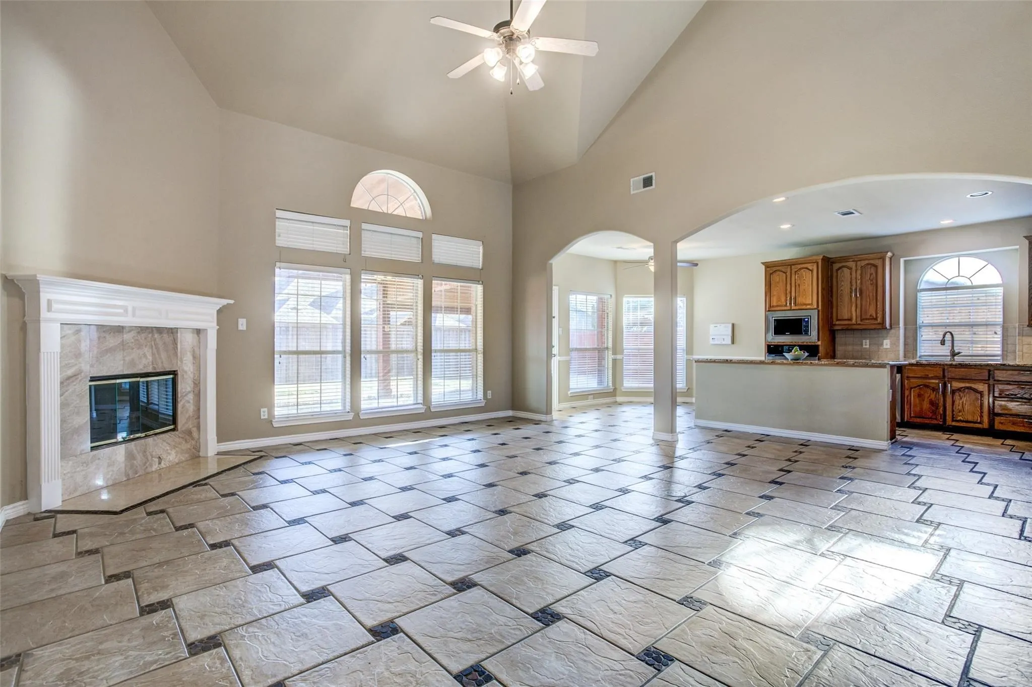Single Family Residence For Sale in Dallas County , 8406 Royal Montreal Drive, Rowlett, Texas 75089, 5 Bedroom, 4 Bathroom, 2 Garage spaces, 3,214 Sqft, built in 2003, mls#21386703, Real Estate Agent in Rowlett, Homes For Sale in Dallas county, Homes For Sale in Rowlett, Realtor in Rowlett Texas, Real Estate Brokerage Independent Realty Texas, Luminita Cordes Realtor