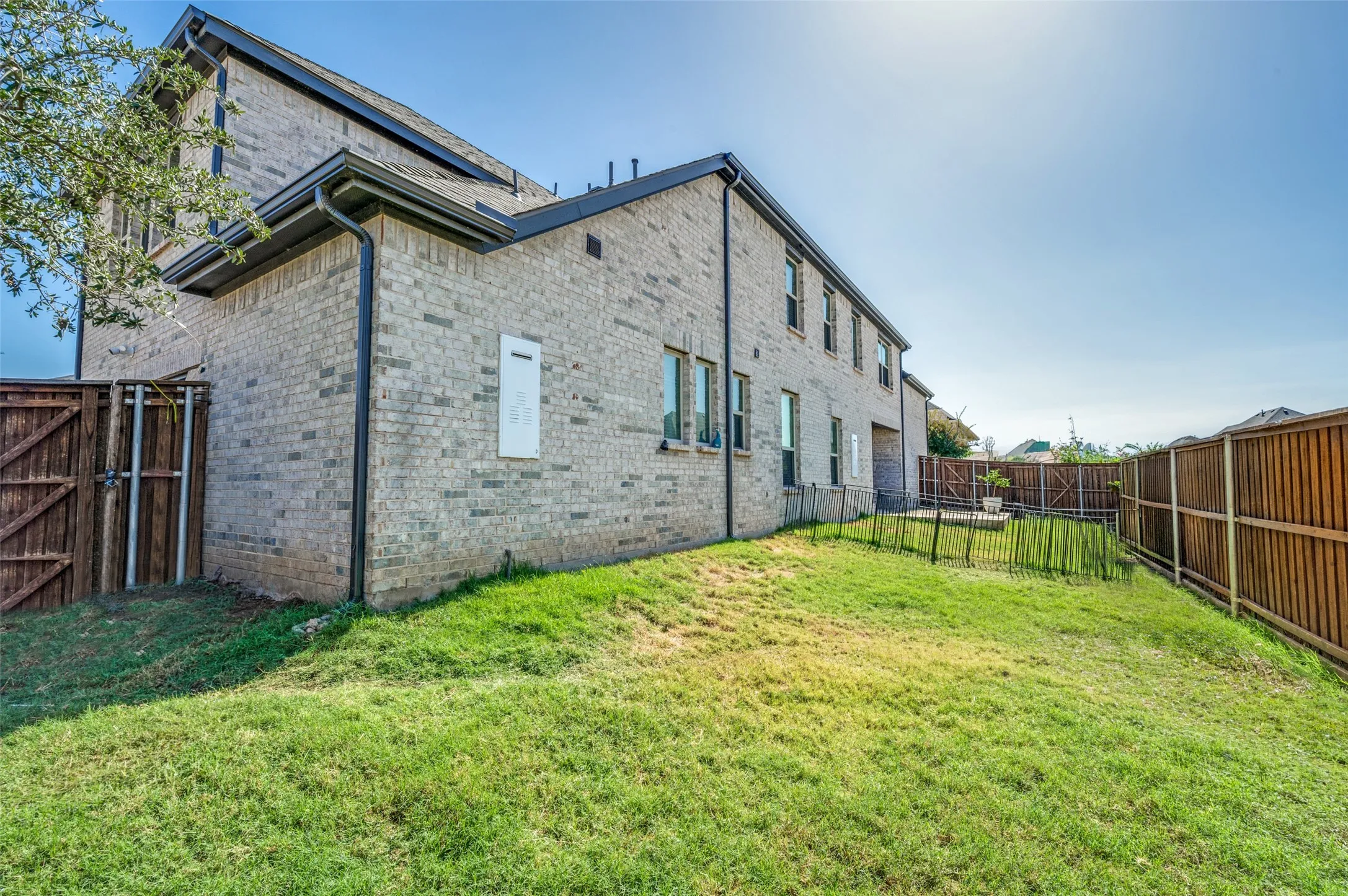 Single Family Residence For Sale in Denton County , 2076 Barx Drive, Little Elm, Texas 75068, 4 Bedroom, 4 Bathroom, 2 Garage spaces, 3,100 Sqft, built in 2022, mls#21386106, Real Estate Agent in Little Elm, Homes For Sale in Denton county, Homes For Sale in Little Elm, Realtor in Little Elm Texas, Real Estate Brokerage Independent Realty Texas, Luminita Cordes Realtor