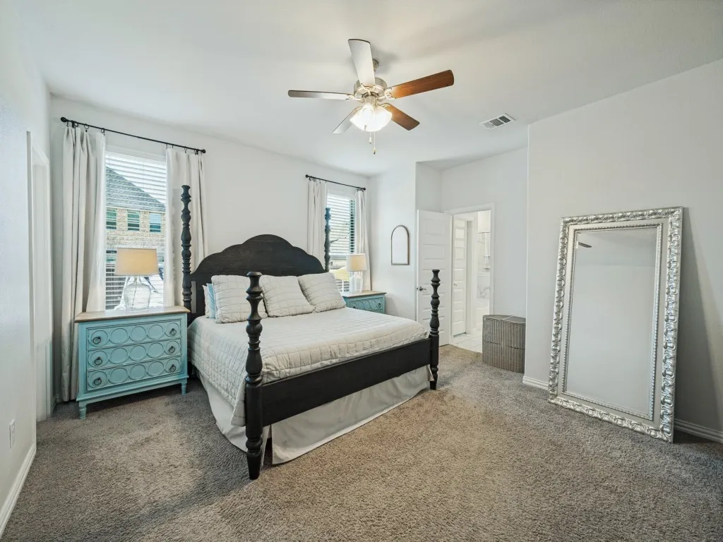 Primary Bedroom w/ Walkin Closet