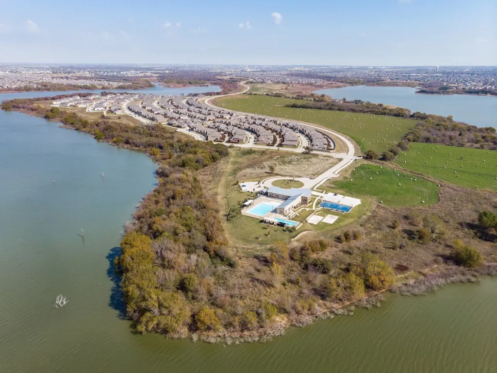 Single Family Residence For Sale in Denton County , 2076 Barx Drive, Little Elm, Texas 75068, 4 Bedroom, 4 Bathroom, 2 Garage spaces, 3,100 Sqft, built in 2022, mls#21386106, Real Estate Agent in Little Elm, Homes For Sale in Denton county, Homes For Sale in Little Elm, Realtor in Little Elm Texas, Real Estate Brokerage Independent Realty Texas, Luminita Cordes Realtor