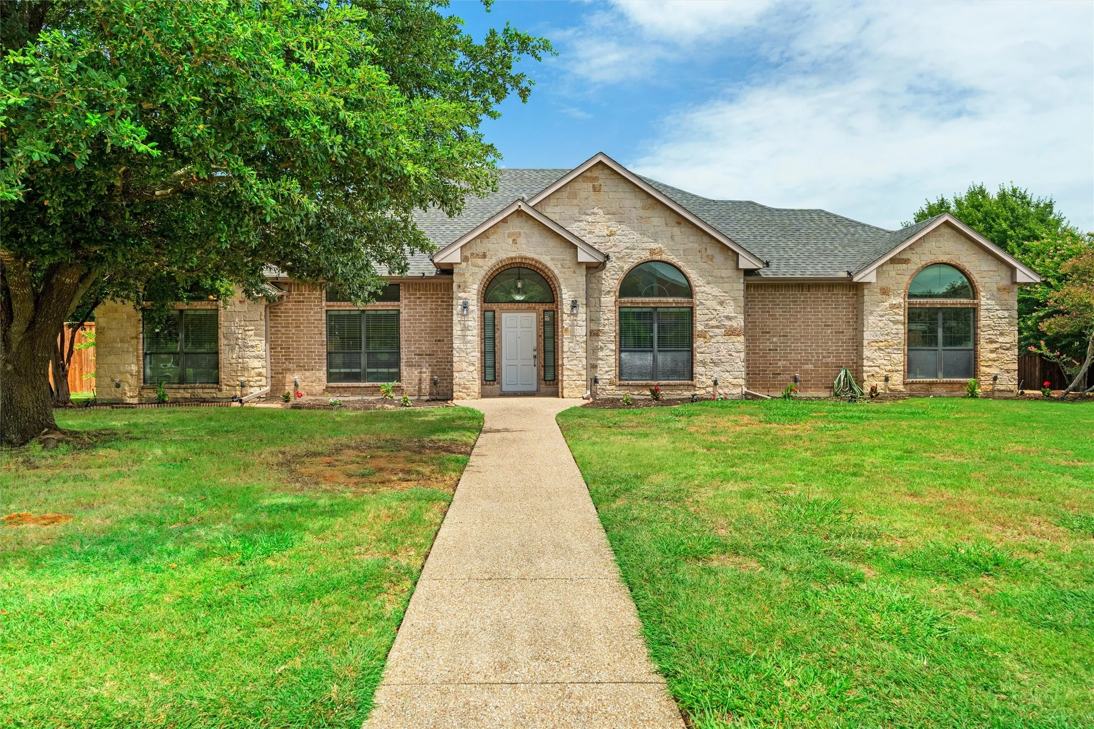 Single Family Residence For Sale in Ellis County , 7241 Colwell Drive, Midlothian, Texas 76065, 6 Bedroom, 3 Bathroom, 2 Garage spaces, 3,189 Sqft, built in 2005, mls#21389519, Real Estate Agent in Midlothian, Homes For Sale in Ellis county, Homes For Sale in Midlothian, Realtor in Midlothian Texas, Real Estate Brokerage Independent Realty Texas, Luminita Cordes Realtor