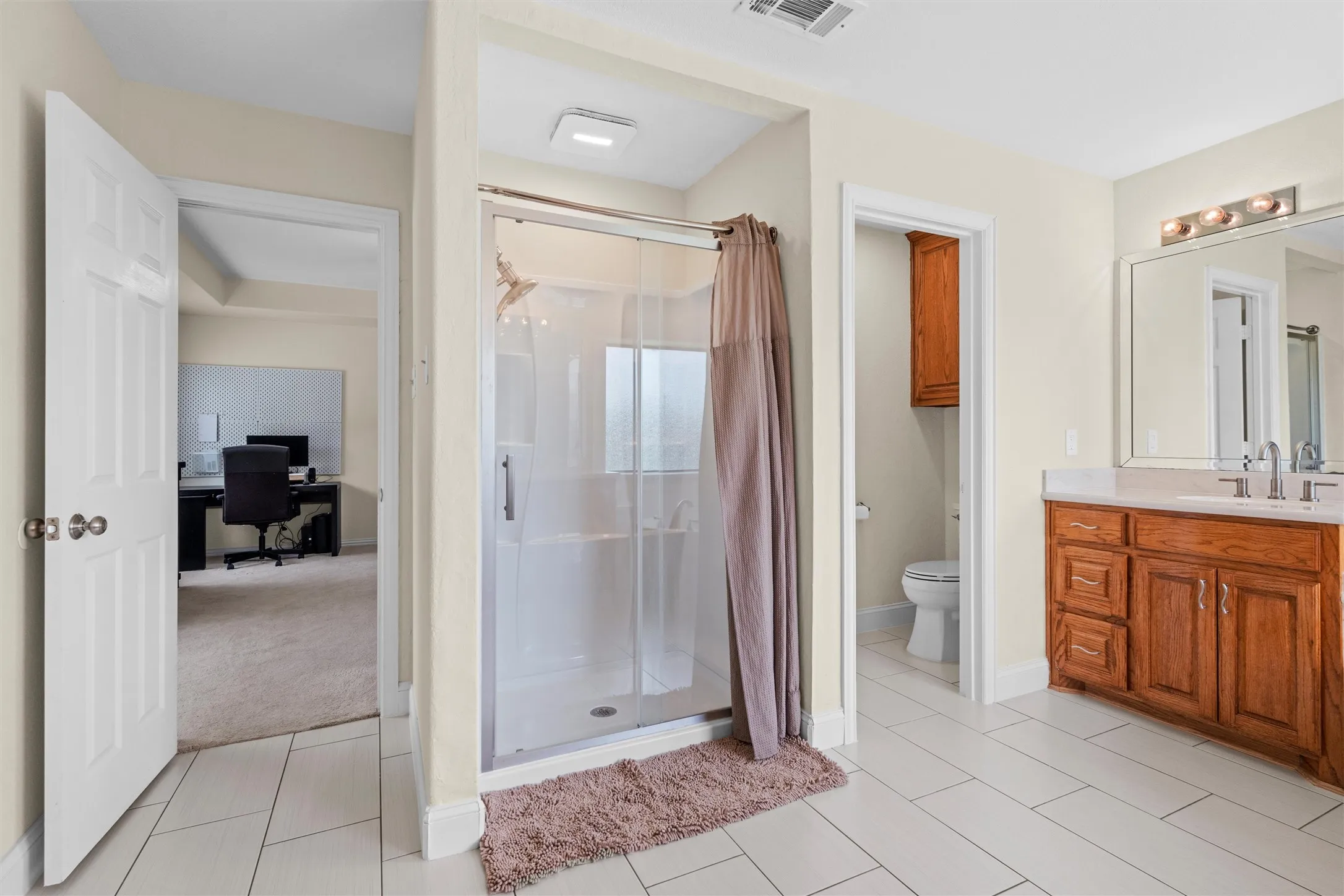 Single Family Residence For Sale in Ellis County , 7241 Colwell Drive, Midlothian, Texas 76065, 6 Bedroom, 3 Bathroom, 2 Garage spaces, 3,189 Sqft, built in 2005, mls#21389519, Real Estate Agent in Midlothian, Homes For Sale in Ellis county, Homes For Sale in Midlothian, Realtor in Midlothian Texas, Real Estate Brokerage Independent Realty Texas, Luminita Cordes Realtor