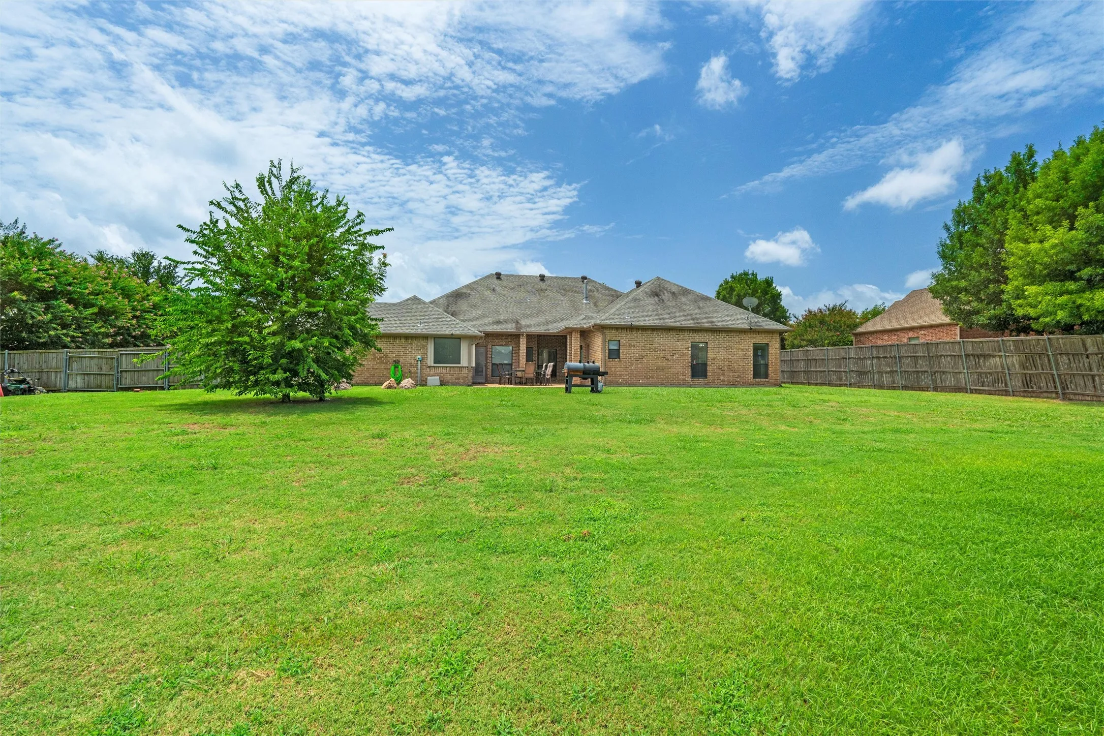 Single Family Residence For Sale in Ellis County , 7241 Colwell Drive, Midlothian, Texas 76065, 6 Bedroom, 3 Bathroom, 2 Garage spaces, 3,189 Sqft, built in 2005, mls#21389519, Real Estate Agent in Midlothian, Homes For Sale in Ellis county, Homes For Sale in Midlothian, Realtor in Midlothian Texas, Real Estate Brokerage Independent Realty Texas, Luminita Cordes Realtor