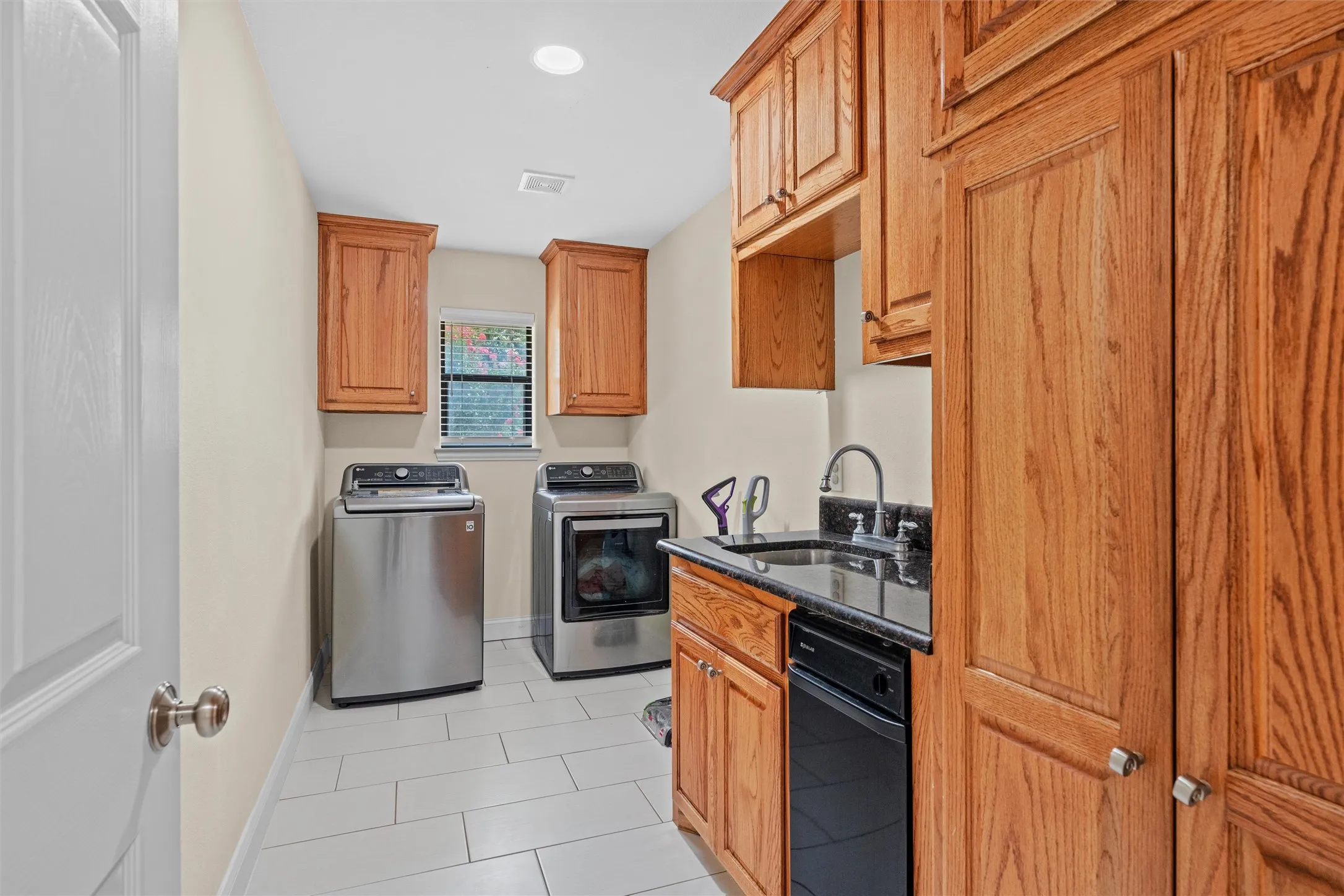Single Family Residence For Sale in Ellis County , 7241 Colwell Drive, Midlothian, Texas 76065, 6 Bedroom, 3 Bathroom, 2 Garage spaces, 3,189 Sqft, built in 2005, mls#21389519, Real Estate Agent in Midlothian, Homes For Sale in Ellis county, Homes For Sale in Midlothian, Realtor in Midlothian Texas, Real Estate Brokerage Independent Realty Texas, Luminita Cordes Realtor