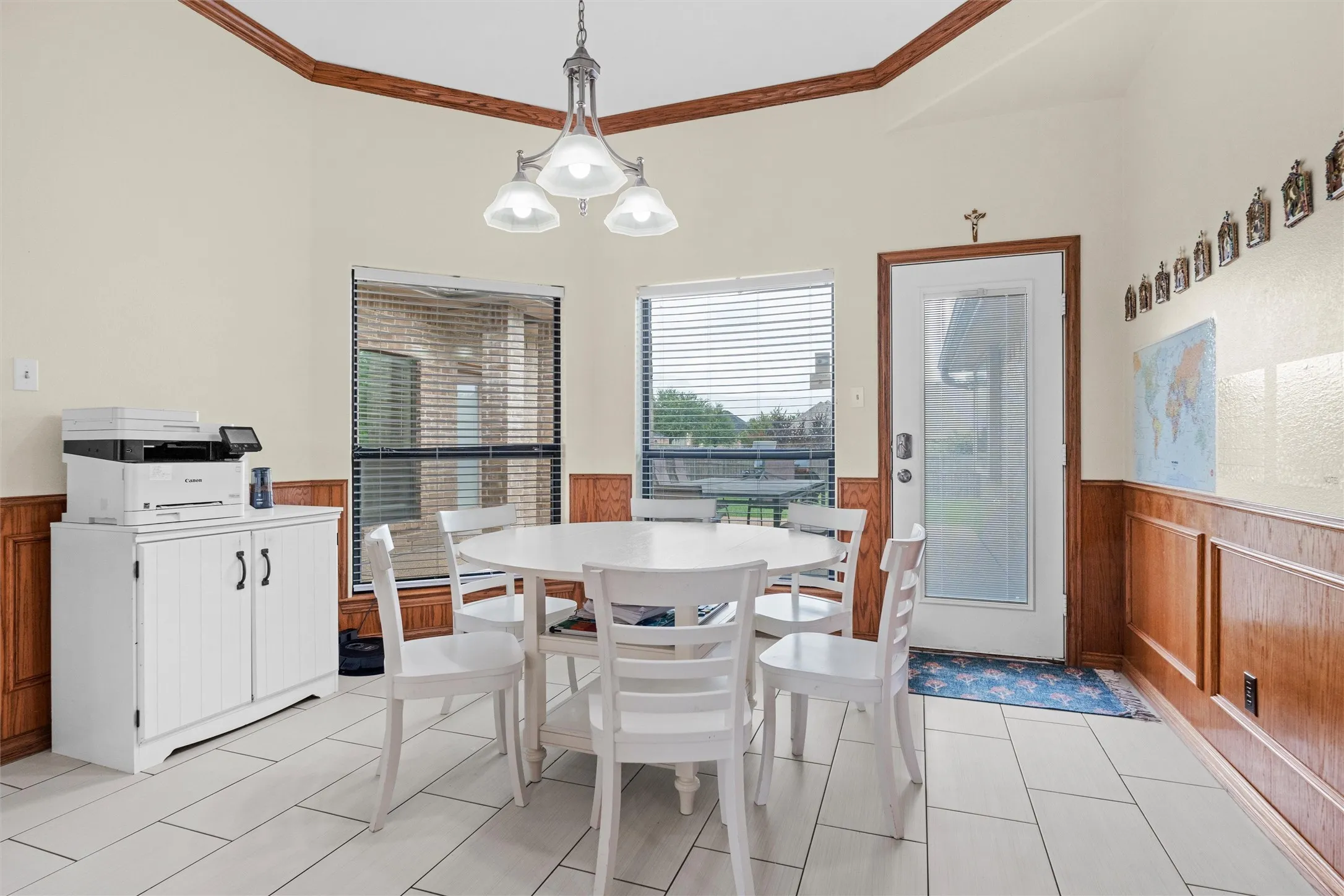 Single Family Residence For Sale in Ellis County , 7241 Colwell Drive, Midlothian, Texas 76065, 6 Bedroom, 3 Bathroom, 2 Garage spaces, 3,189 Sqft, built in 2005, mls#21389519, Real Estate Agent in Midlothian, Homes For Sale in Ellis county, Homes For Sale in Midlothian, Realtor in Midlothian Texas, Real Estate Brokerage Independent Realty Texas, Luminita Cordes Realtor