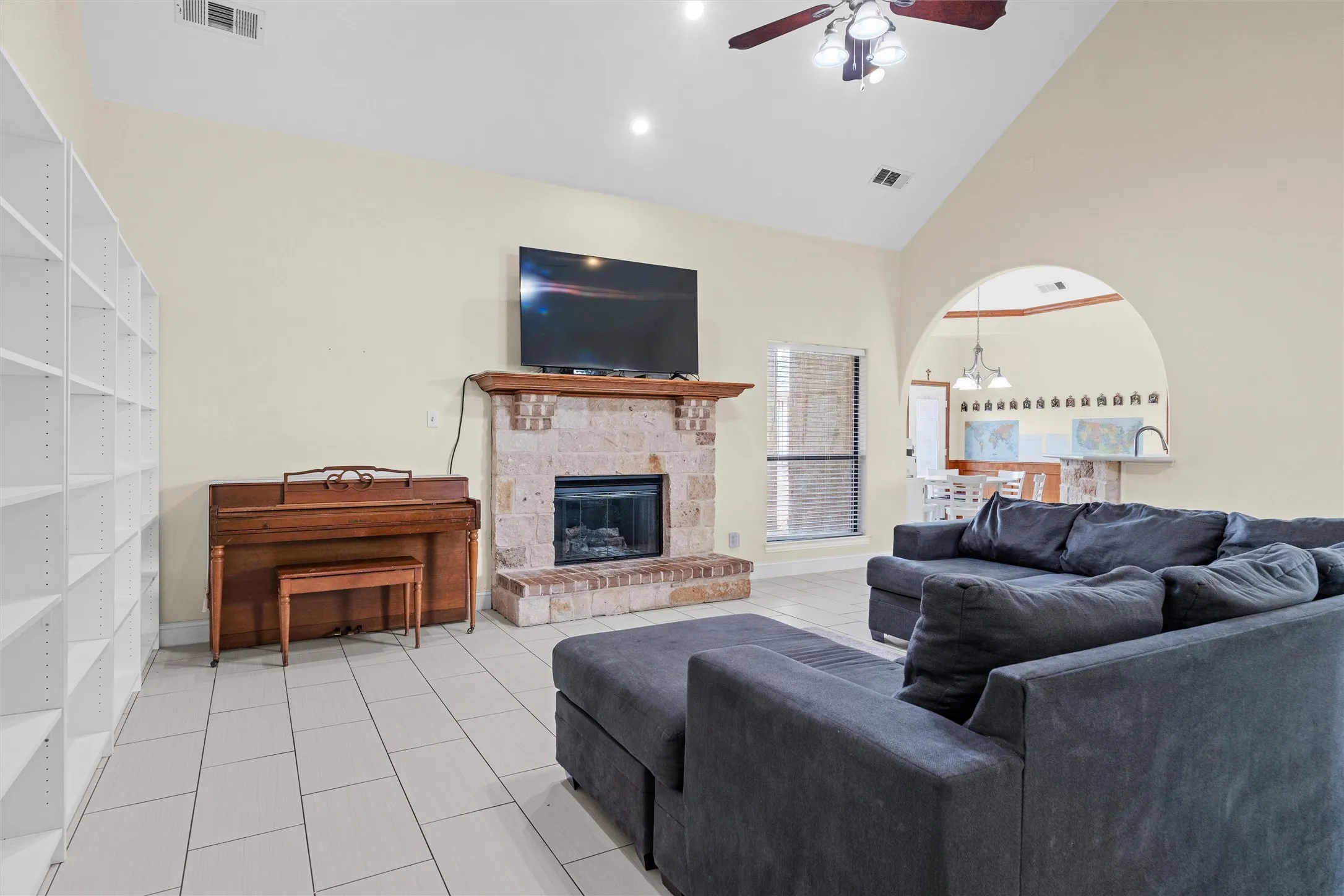 Single Family Residence For Sale in Ellis County , 7241 Colwell Drive, Midlothian, Texas 76065, 6 Bedroom, 3 Bathroom, 2 Garage spaces, 3,189 Sqft, built in 2005, mls#21389519, Real Estate Agent in Midlothian, Homes For Sale in Ellis county, Homes For Sale in Midlothian, Realtor in Midlothian Texas, Real Estate Brokerage Independent Realty Texas, Luminita Cordes Realtor