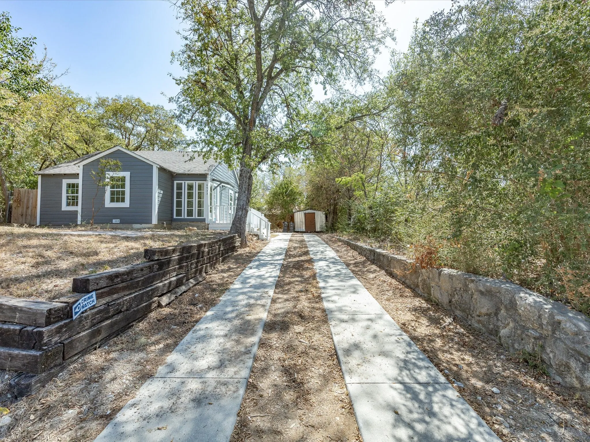 Single Family Residence For Sale in Tarrant County , 6933 Hatch Road, Lake Worth, Texas 76135, 2 Bedroom, 1 Bathroom, Garage spaces, 800 Sqft, built in 1945, mls#21388360, Real Estate Agent in Lake Worth, Homes For Sale in Tarrant county, Homes For Sale in Lake Worth, Realtor in Lake Worth Texas, Real Estate Brokerage Independent Realty Texas, Luminita Cordes Realtor