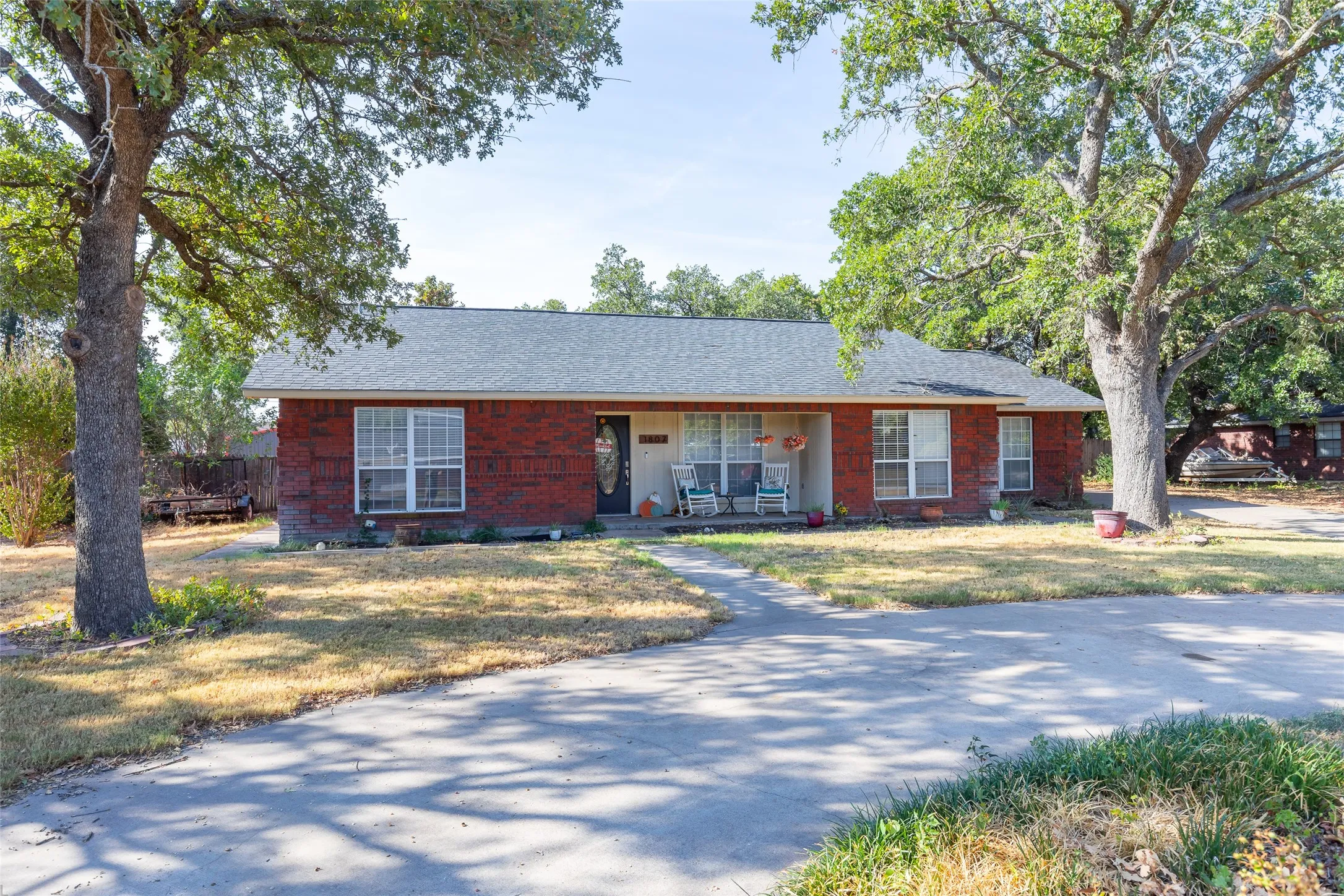 Single Family Residence For Sale in Callahan County , 1807 Sandpiper Drive, Clyde, Texas 79510, 3 Bedroom, 2 Bathroom, 2 Garage spaces, 1,848 Sqft, built in 1996, mls#21389560, Real Estate Agent in Clyde, Homes For Sale in Callahan county, Homes For Sale in Clyde, Realtor in Clyde Texas, Real Estate Brokerage Independent Realty Texas, Luminita Cordes Realtor