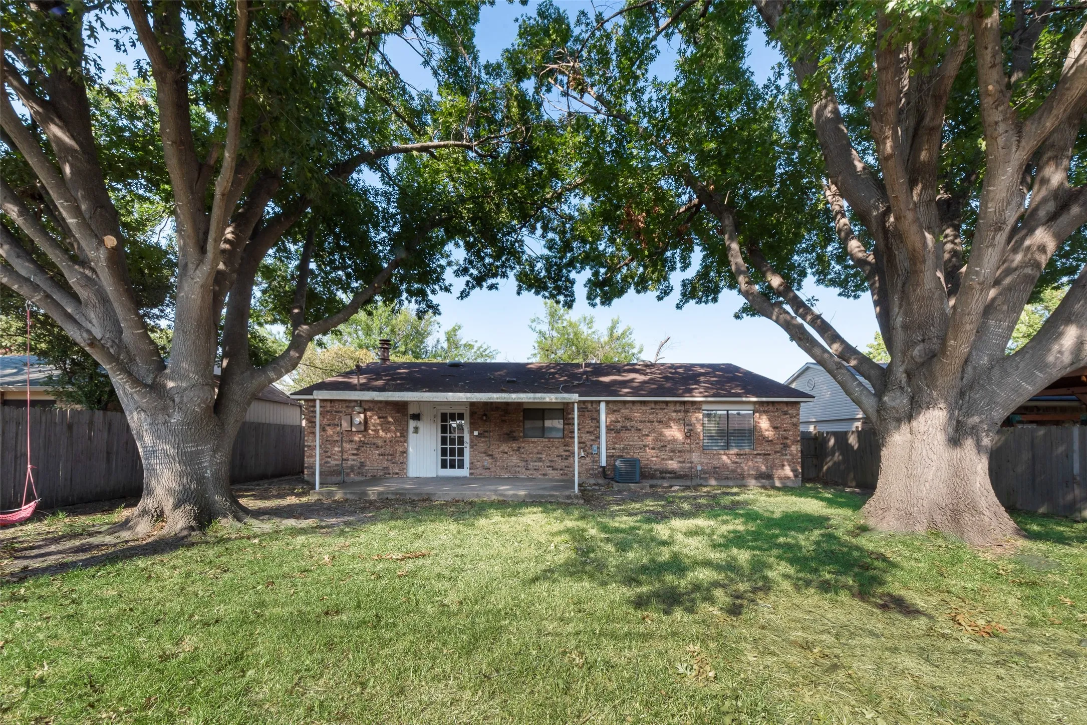 Single Family Residence For Rent in Kaufman County , 515 Forestwood Drive, Forney, Texas 75126, 3 Bedroom, 2 Bathroom, 2 Garage spaces, 1,471 Sqft, built in 1979, mls#21388597, Real Estate Agent in Forney, Homes For Rent in Kaufman county, Homes For Rent in Forney, Realtor in Forney Texas, Real Estate Brokerage Independent Realty Texas, Luminita Cordes Realtor