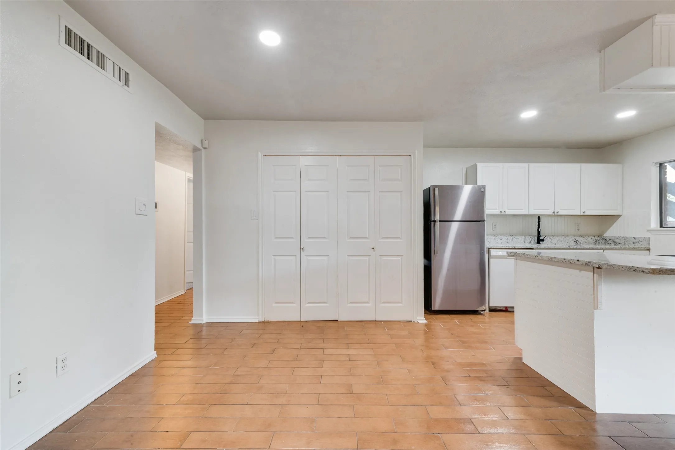 Single Family Residence For Rent in Kaufman County , 515 Forestwood Drive, Forney, Texas 75126, 3 Bedroom, 2 Bathroom, 2 Garage spaces, 1,471 Sqft, built in 1979, mls#21388597, Real Estate Agent in Forney, Homes For Rent in Kaufman county, Homes For Rent in Forney, Realtor in Forney Texas, Real Estate Brokerage Independent Realty Texas, Luminita Cordes Realtor