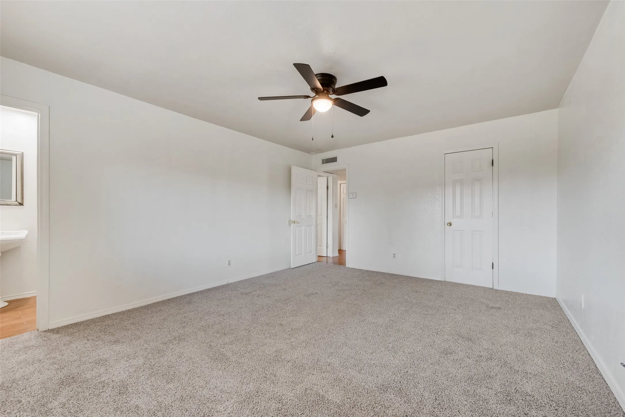 Single Family Residence For Rent in Kaufman County , 515 Forestwood Drive, Forney, Texas 75126, 3 Bedroom, 2 Bathroom, 2 Garage spaces, 1,471 Sqft, built in 1979, mls#21388597, Real Estate Agent in Forney, Homes For Rent in Kaufman county, Homes For Rent in Forney, Realtor in Forney Texas, Real Estate Brokerage Independent Realty Texas, Luminita Cordes Realtor