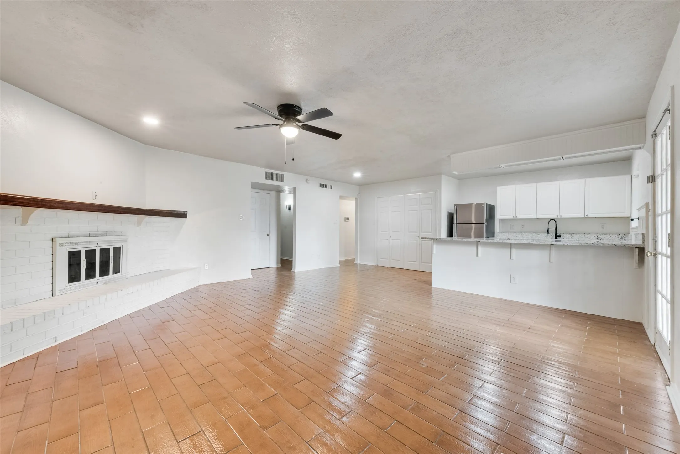 Single Family Residence For Rent in Kaufman County , 515 Forestwood Drive, Forney, Texas 75126, 3 Bedroom, 2 Bathroom, 2 Garage spaces, 1,471 Sqft, built in 1979, mls#21388597, Real Estate Agent in Forney, Homes For Rent in Kaufman county, Homes For Rent in Forney, Realtor in Forney Texas, Real Estate Brokerage Independent Realty Texas, Luminita Cordes Realtor