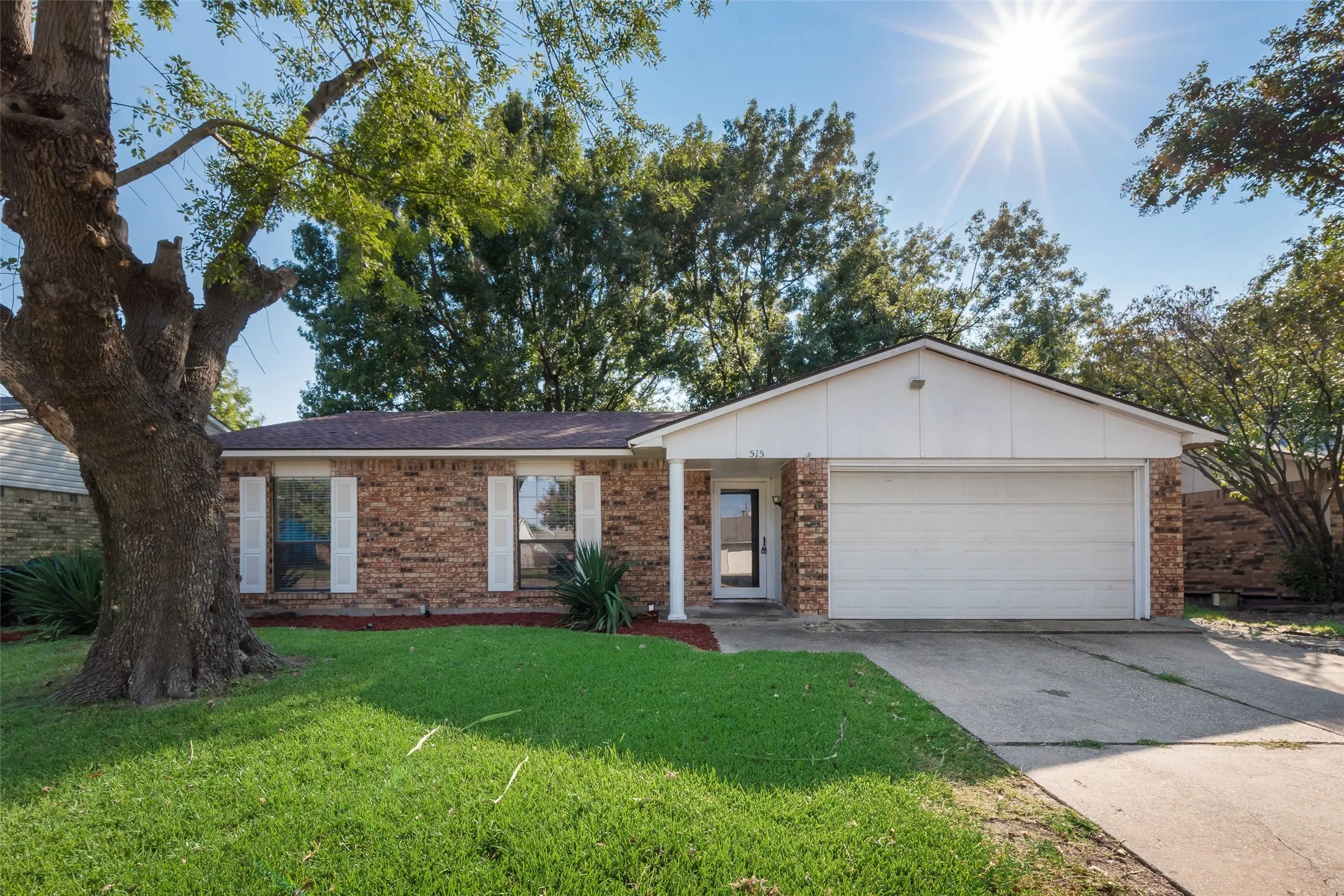Single Family Residence For Rent in Kaufman County , 515 Forestwood Drive, Forney, Texas 75126, 3 Bedroom, 2 Bathroom, 2 Garage spaces, 1,471 Sqft, built in 1979, mls#21388597, Real Estate Agent in Forney, Homes For Rent in Kaufman county, Homes For Rent in Forney, Realtor in Forney Texas, Real Estate Brokerage Independent Realty Texas, Luminita Cordes Realtor