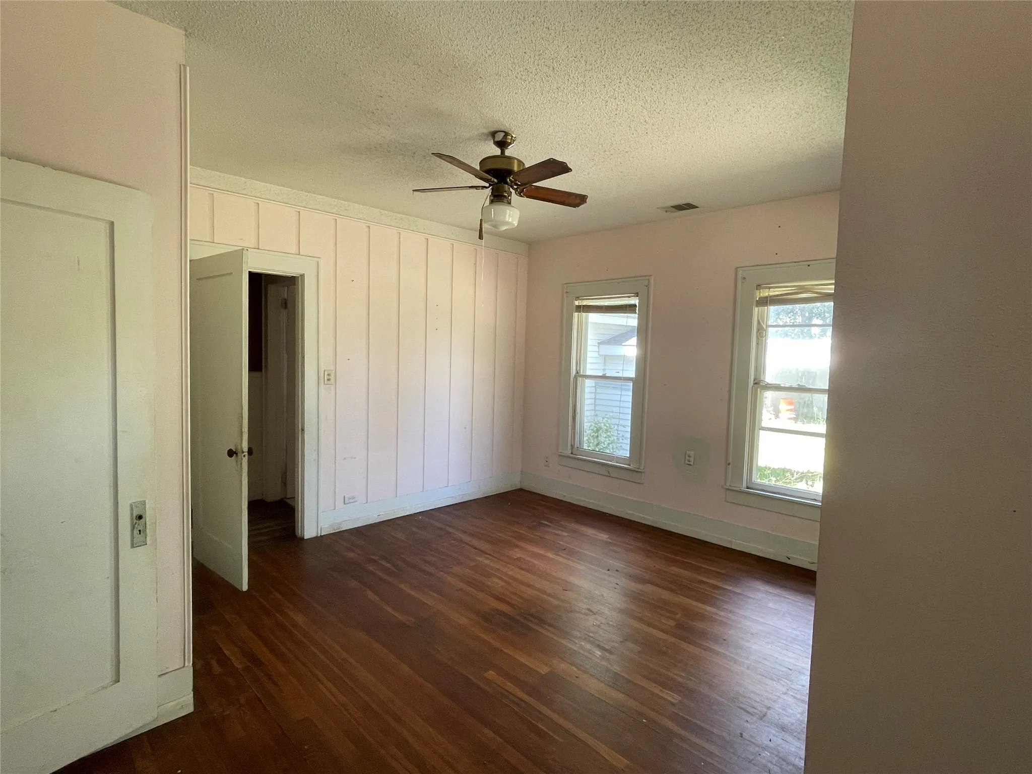 Office For Rent in Henderson County , 411 Corsicana Street E, Athens, Texas 75751, 0, 0, Garage spaces, 0 Sqft, built in 1930, mls#21388132, Real Estate Agent in Athens, Homes For Rent in Henderson county, Homes For Rent in Athens, Realtor in Athens Texas, Real Estate Brokerage Independent Realty Texas, Luminita Cordes Realtor
