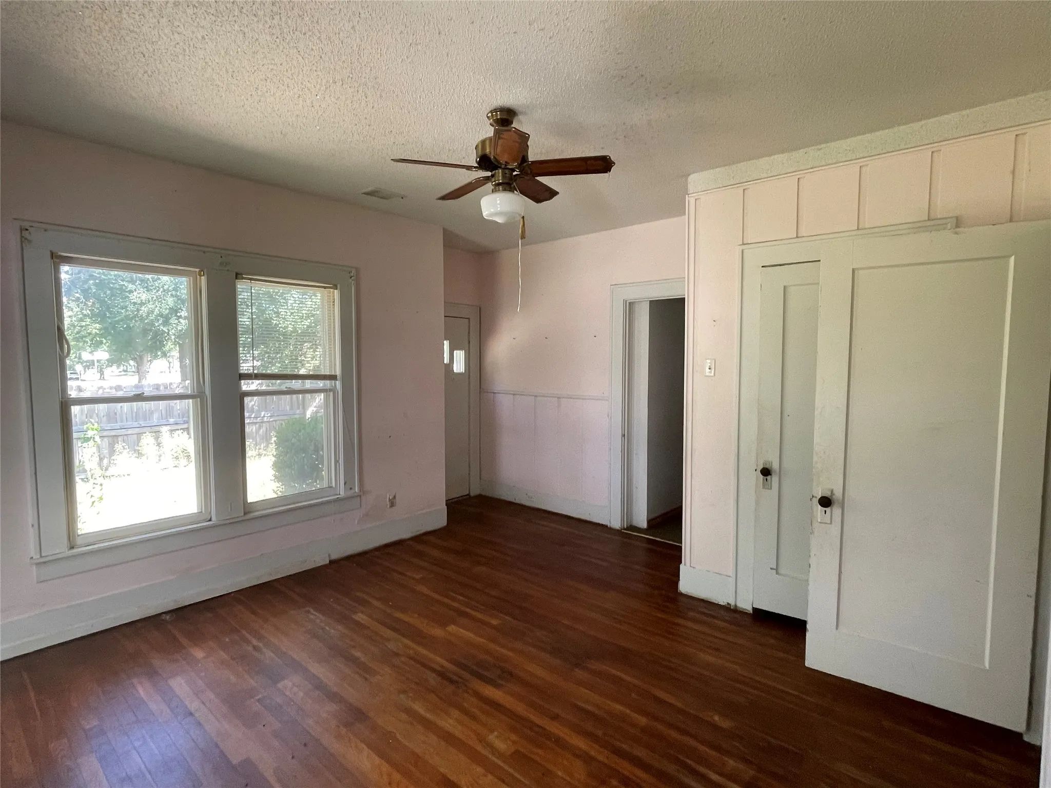 Office For Rent in Henderson County , 411 Corsicana Street E, Athens, Texas 75751, 0, 0, Garage spaces, 0 Sqft, built in 1930, mls#21388132, Real Estate Agent in Athens, Homes For Rent in Henderson county, Homes For Rent in Athens, Realtor in Athens Texas, Real Estate Brokerage Independent Realty Texas, Luminita Cordes Realtor