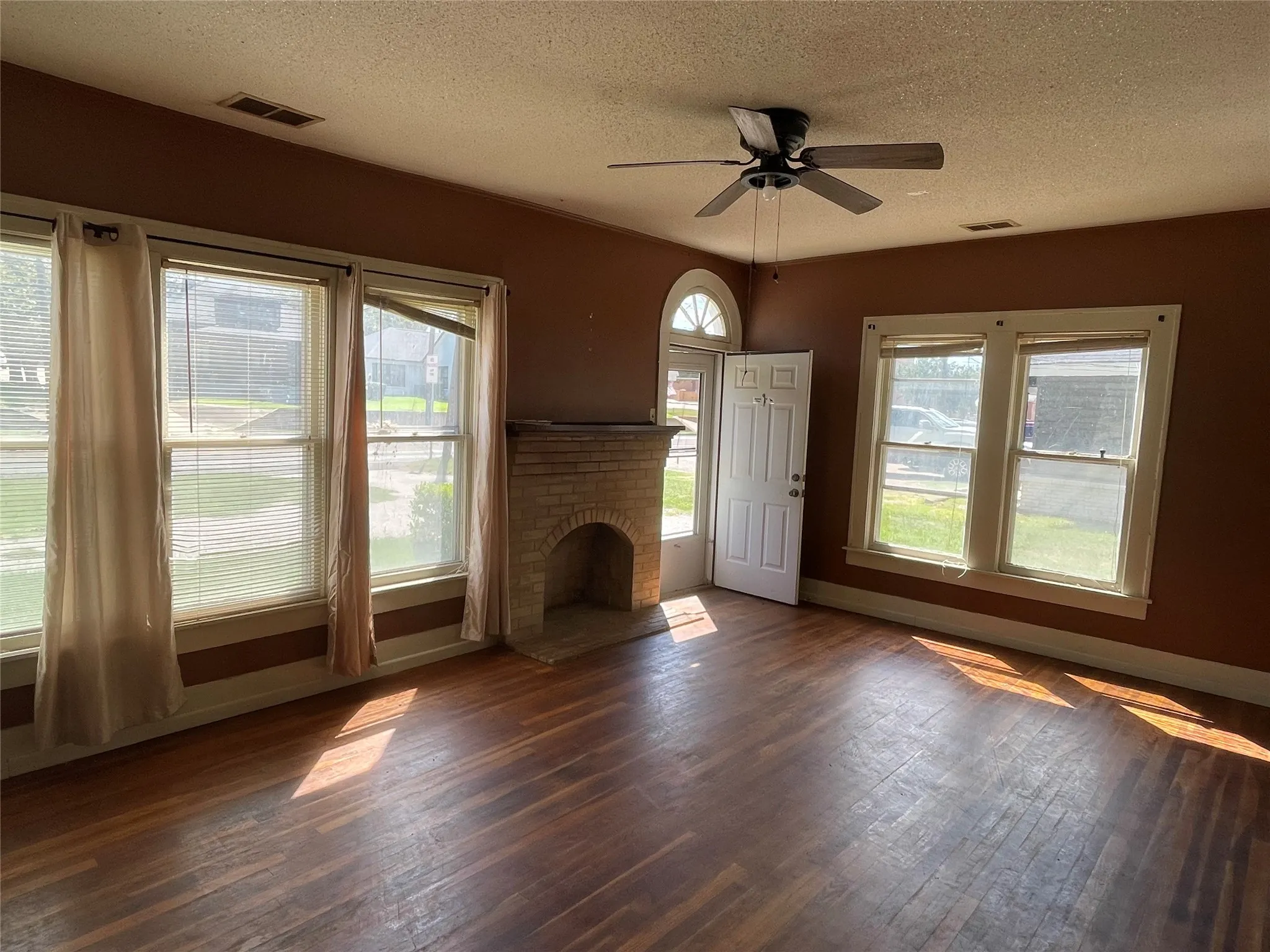 Office For Rent in Henderson County , 411 Corsicana Street E, Athens, Texas 75751, 0, 0, Garage spaces, 0 Sqft, built in 1930, mls#21388132, Real Estate Agent in Athens, Homes For Rent in Henderson county, Homes For Rent in Athens, Realtor in Athens Texas, Real Estate Brokerage Independent Realty Texas, Luminita Cordes Realtor